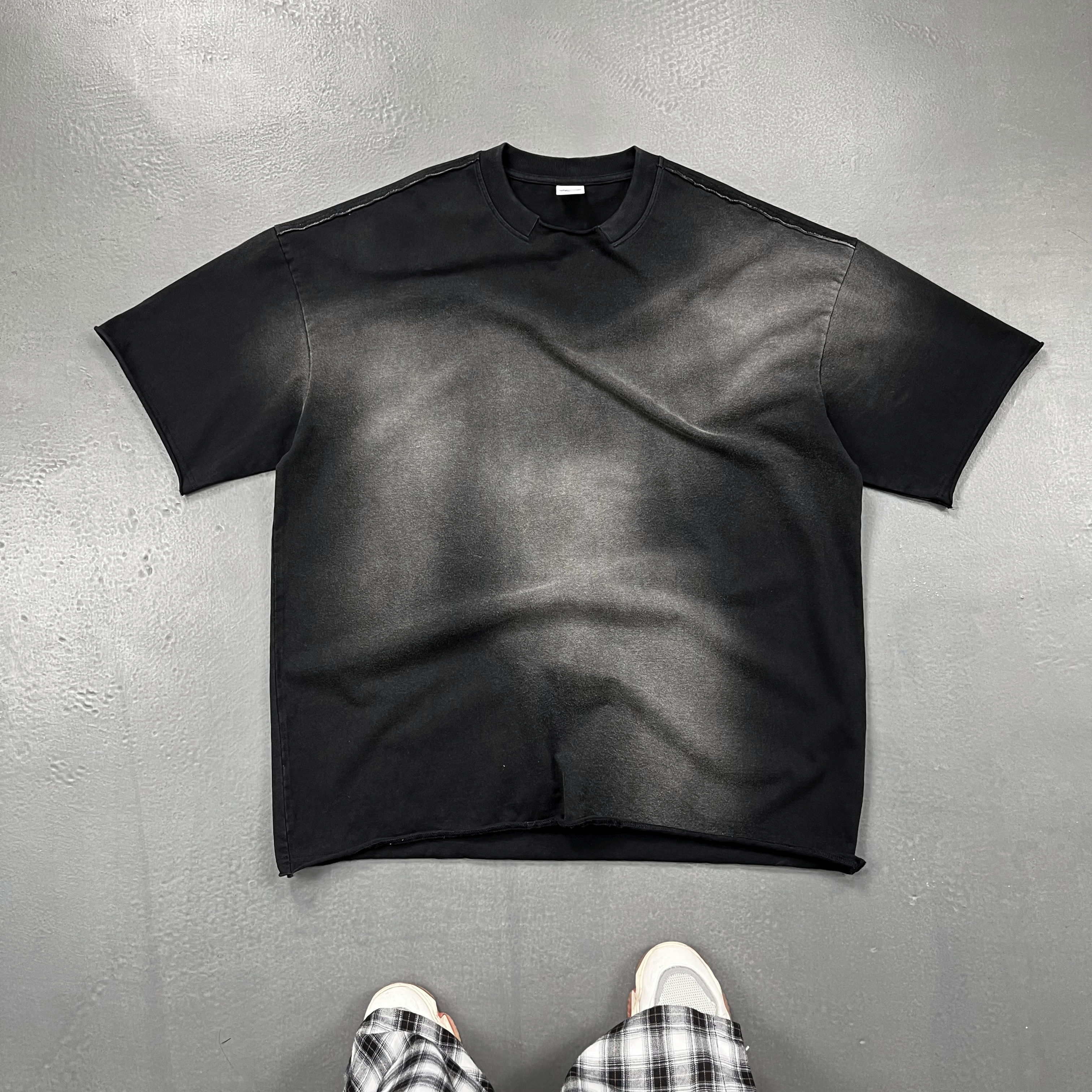 THE DISTRESSED SPRAY FRAYED EDGES TEE BLACK - Shoebuya Brand