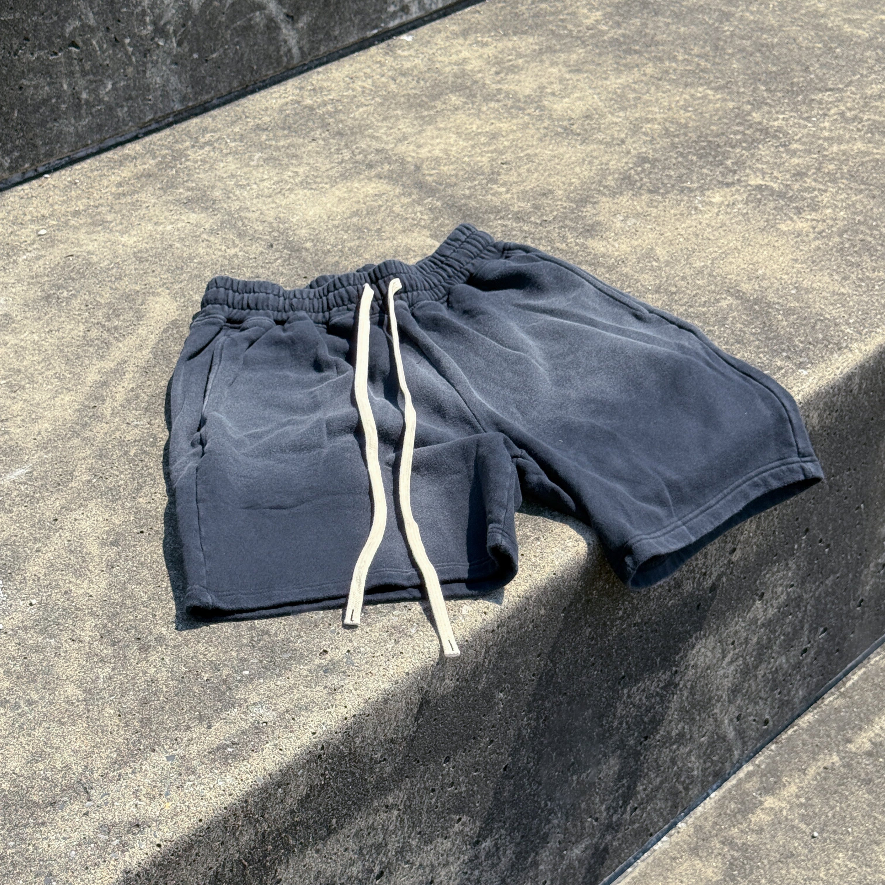 THE ACID WASH SPRAY SHORTS BLACK - Shoebuya Design