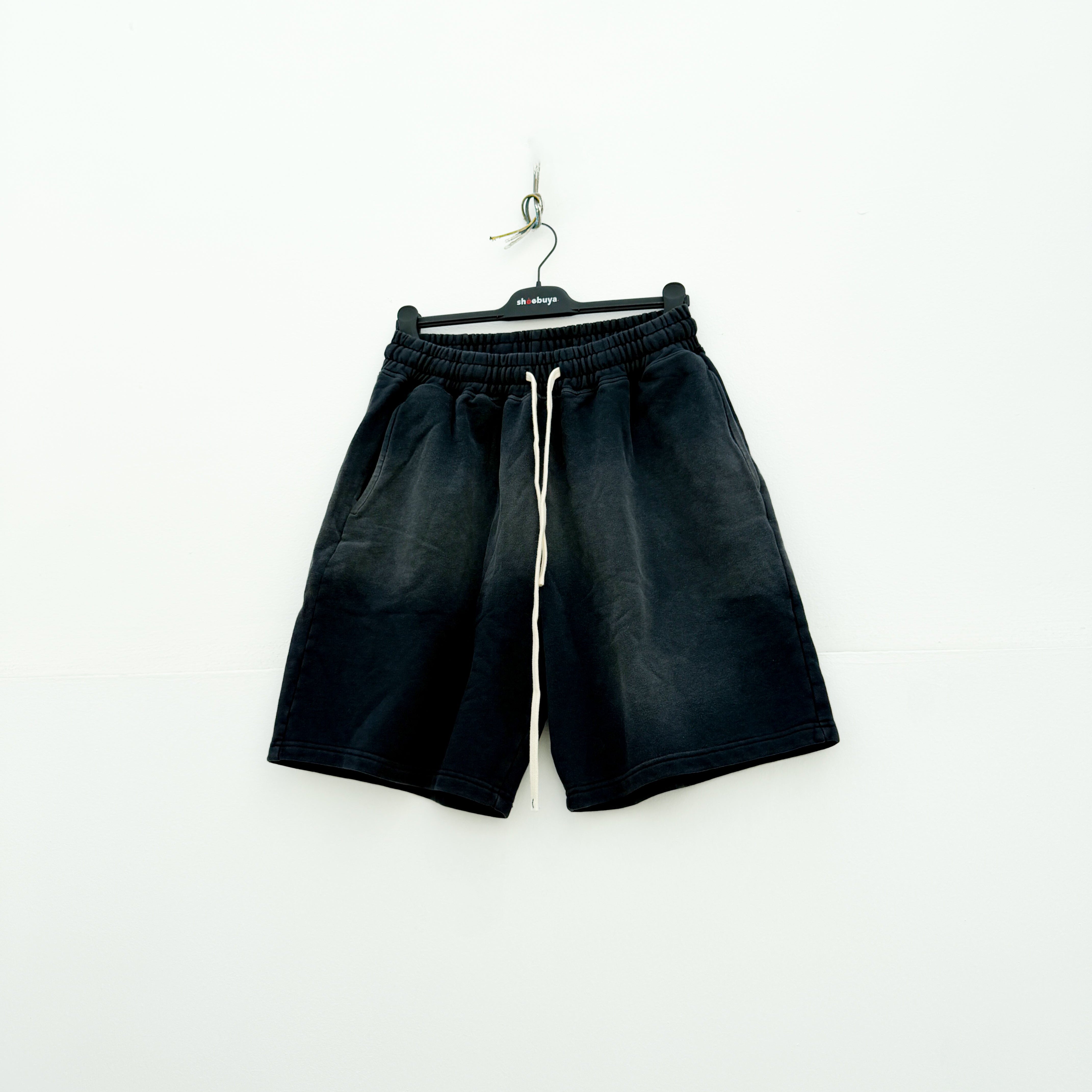 THE ACID WASH SPRAY SHORTS BLACK - Shoebuya Design