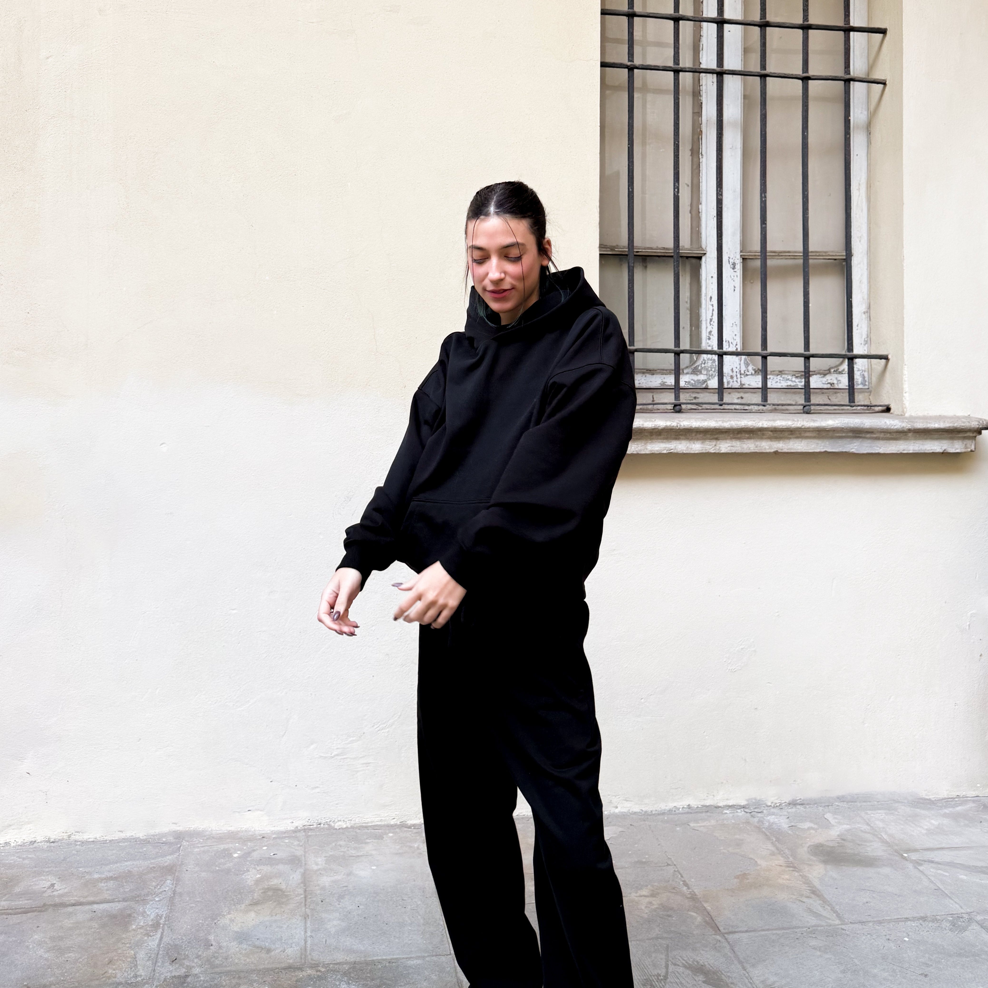 THE HOODIE BASIC BLACK - Shoebuya Design