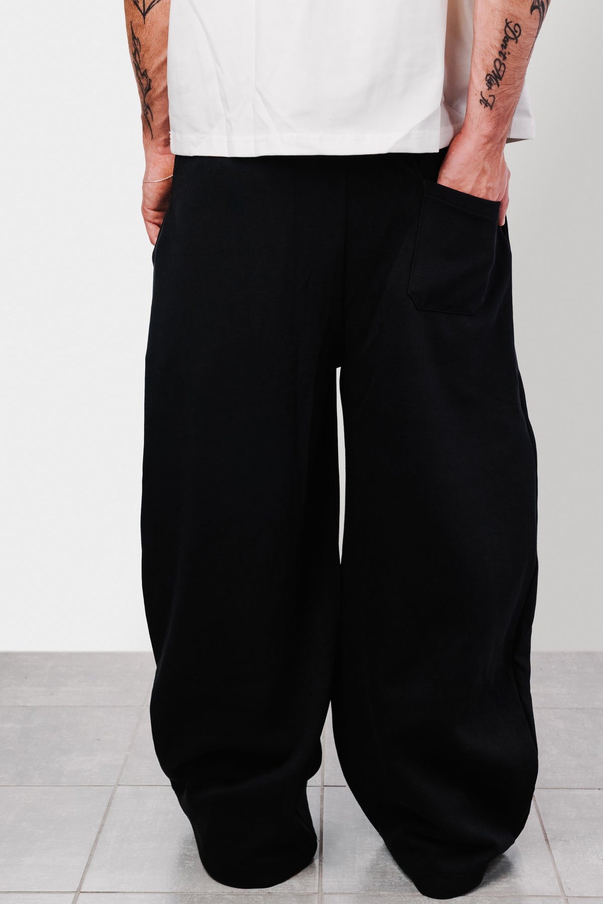 HORSE PATCH BLACK SWEATPANTS - Shoebuya Design