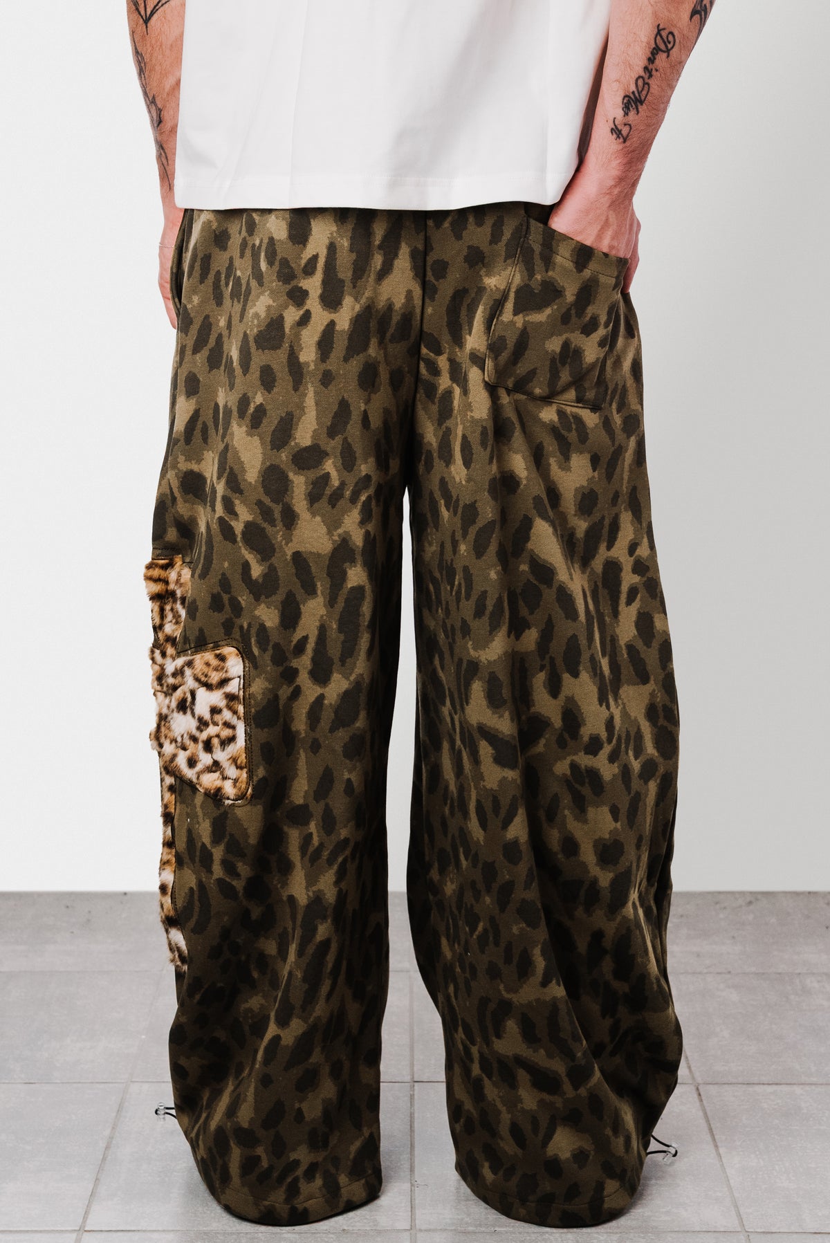 CROSS FUR CAMO SWEATPANTS - Shoebuya Design