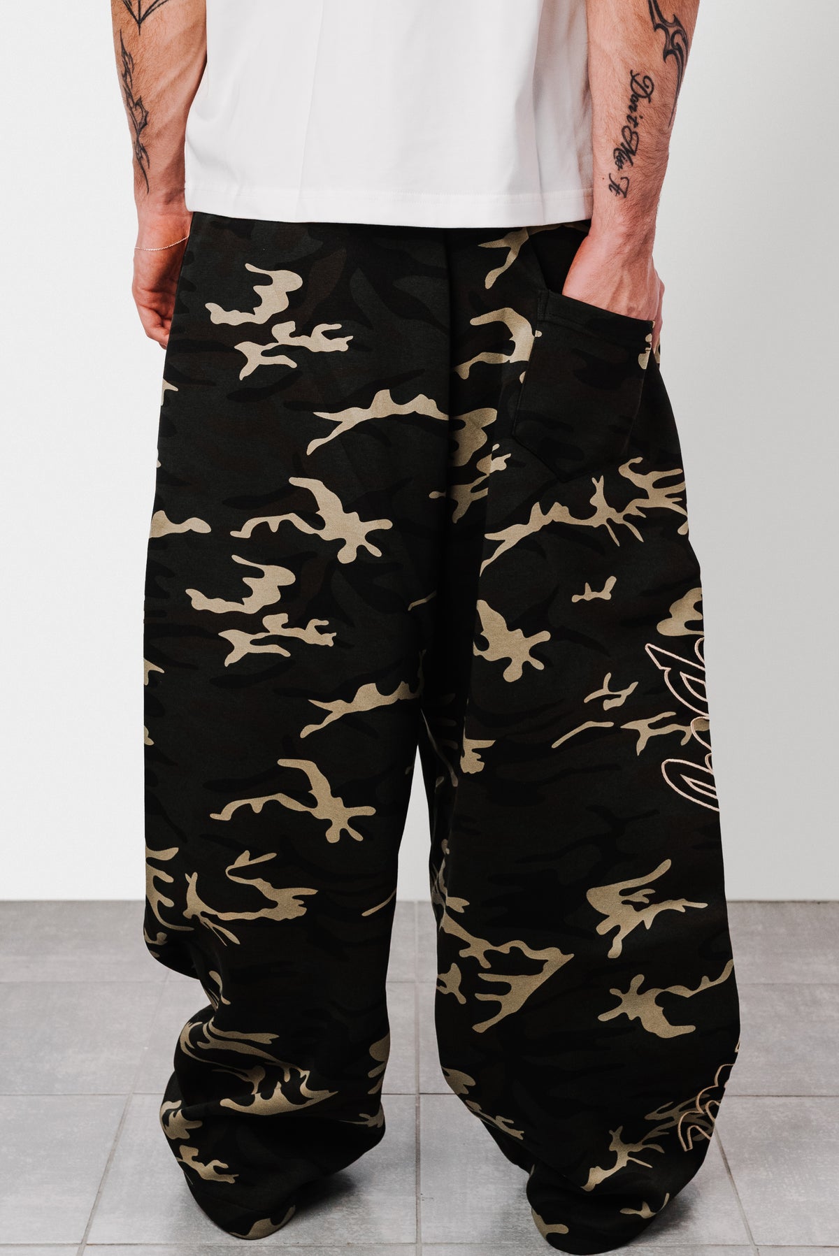 EMBROIDERED DRAGON CAMO SWEATPANTS - Shoebuya Design