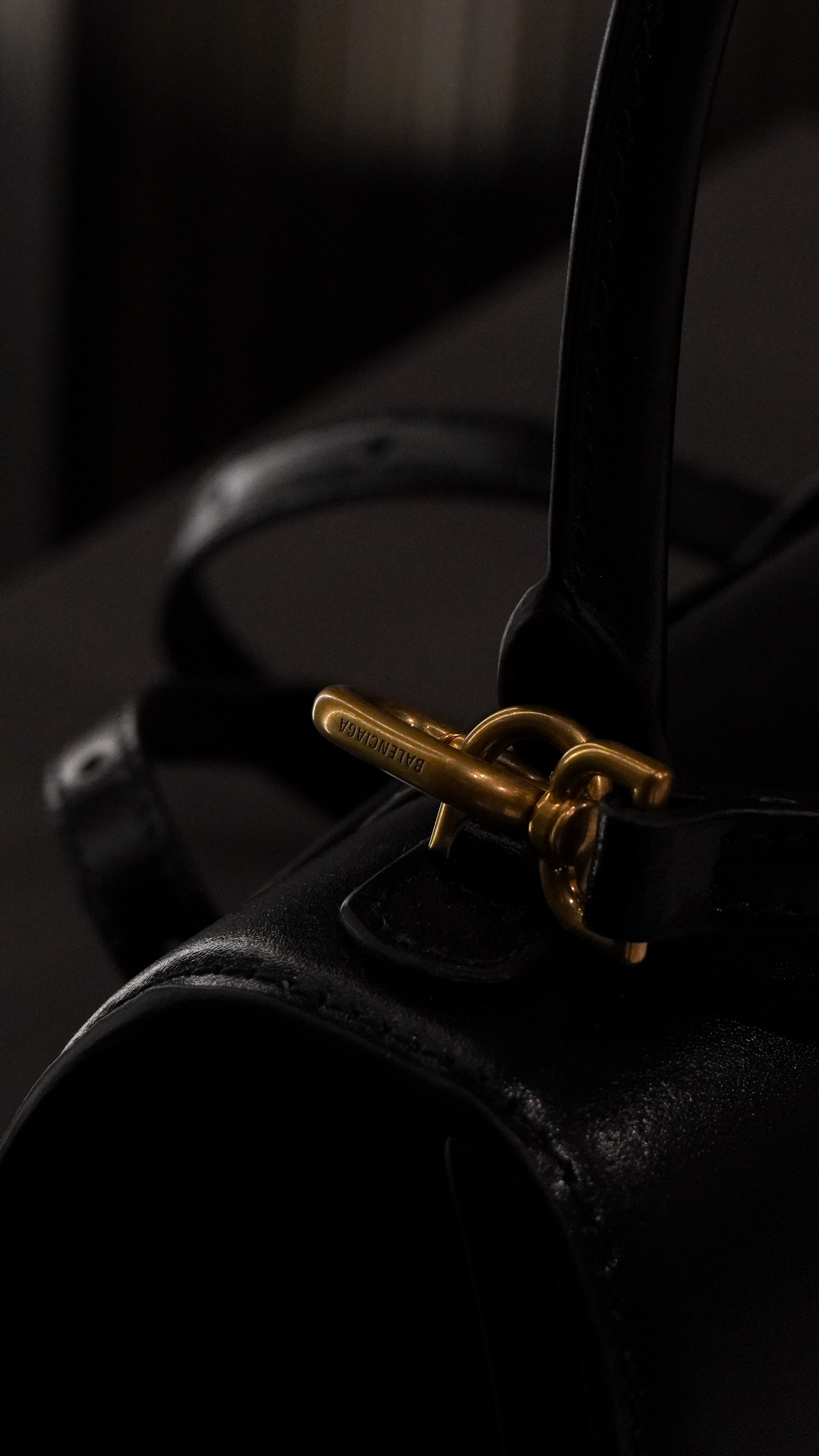 BALENCIAGA BORSA HOURGLASS TOP HAND SHINY BLACK