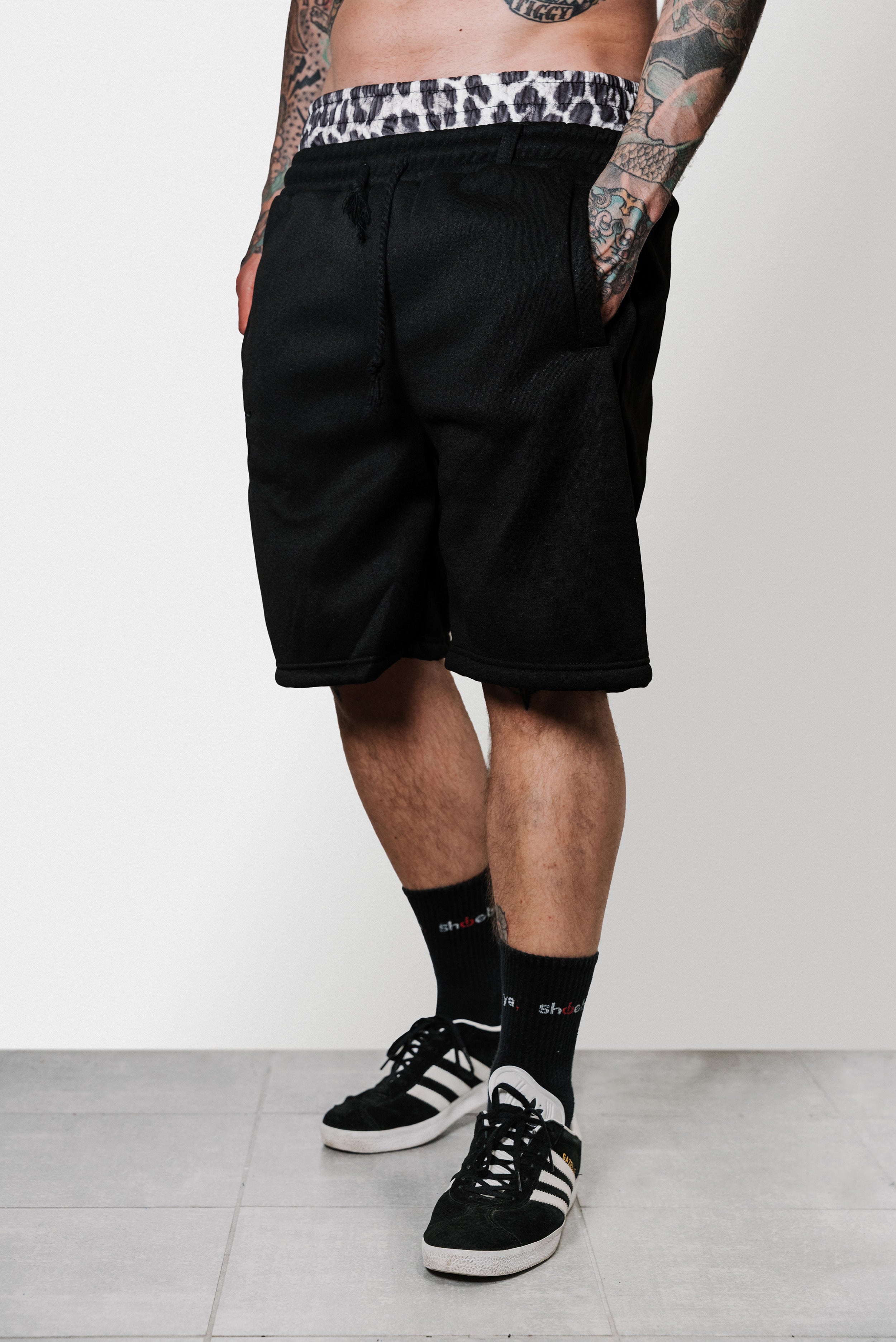 DOUBLE BAND CAMOUFLAGE BLACK SHORTS - Shoebuya Design