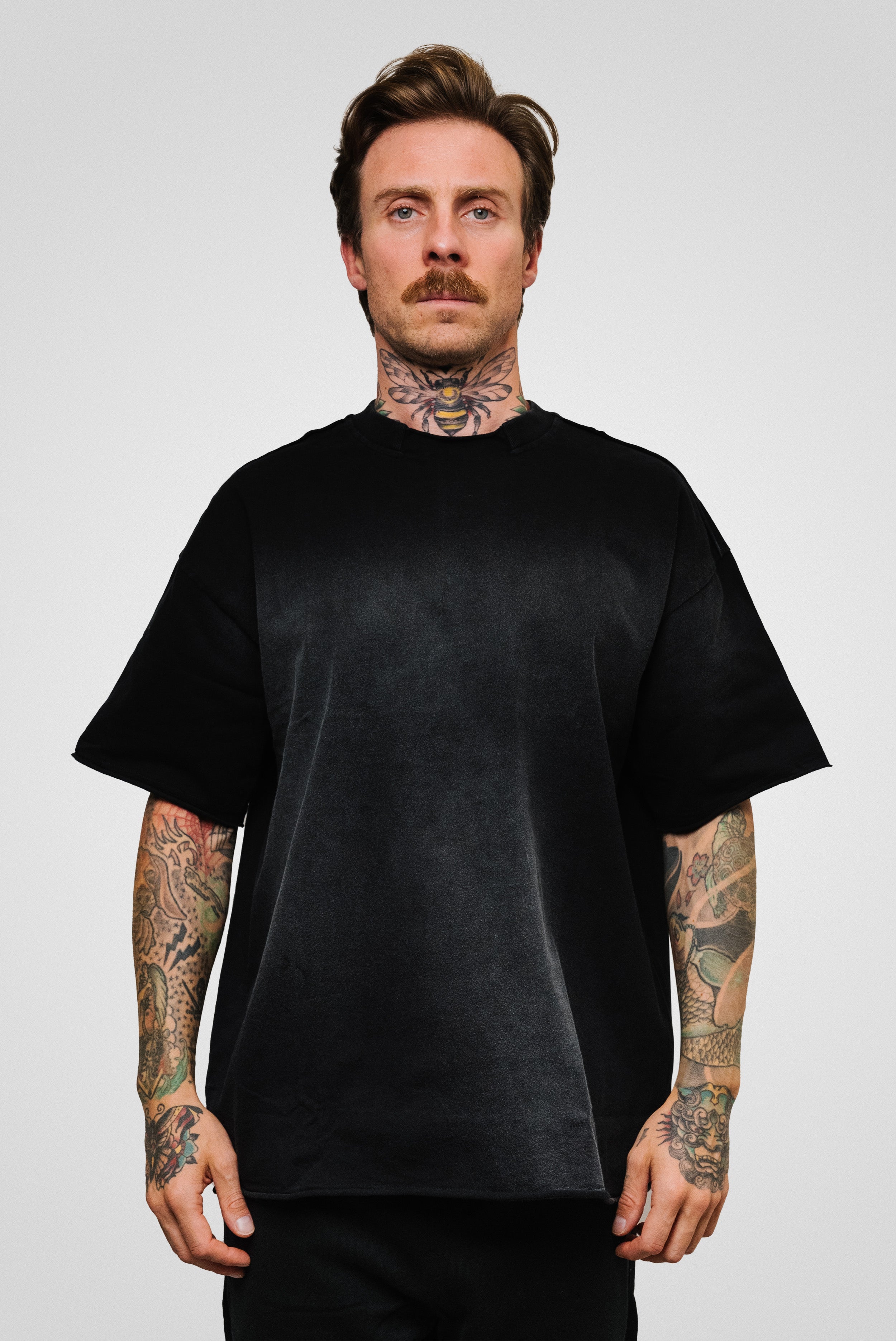 THE DISTRESSED SPRAY FRAYED EDGES TEE BLACK - Shoebuya Brand