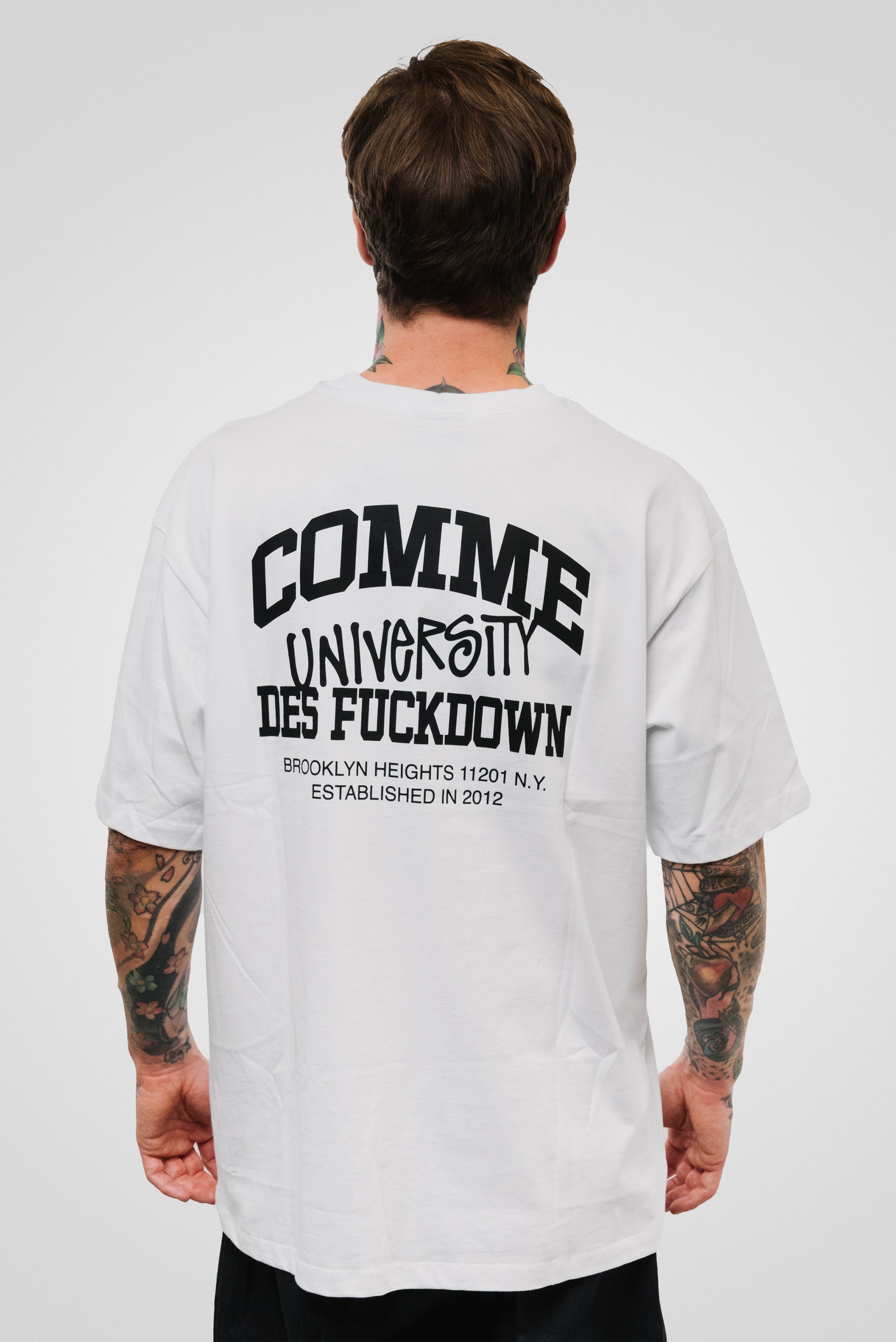UNIVERSITY TEE WHITE - Comme Des Fuckdown