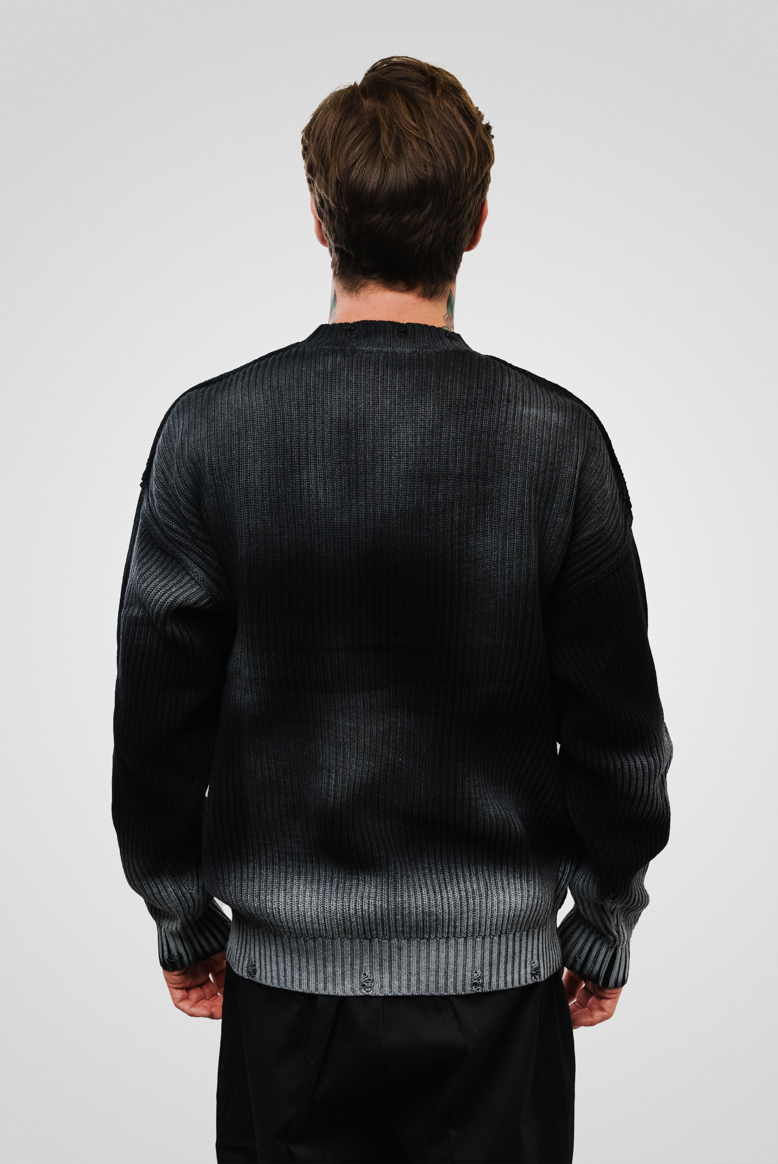 BLACK SWEATER - QYB