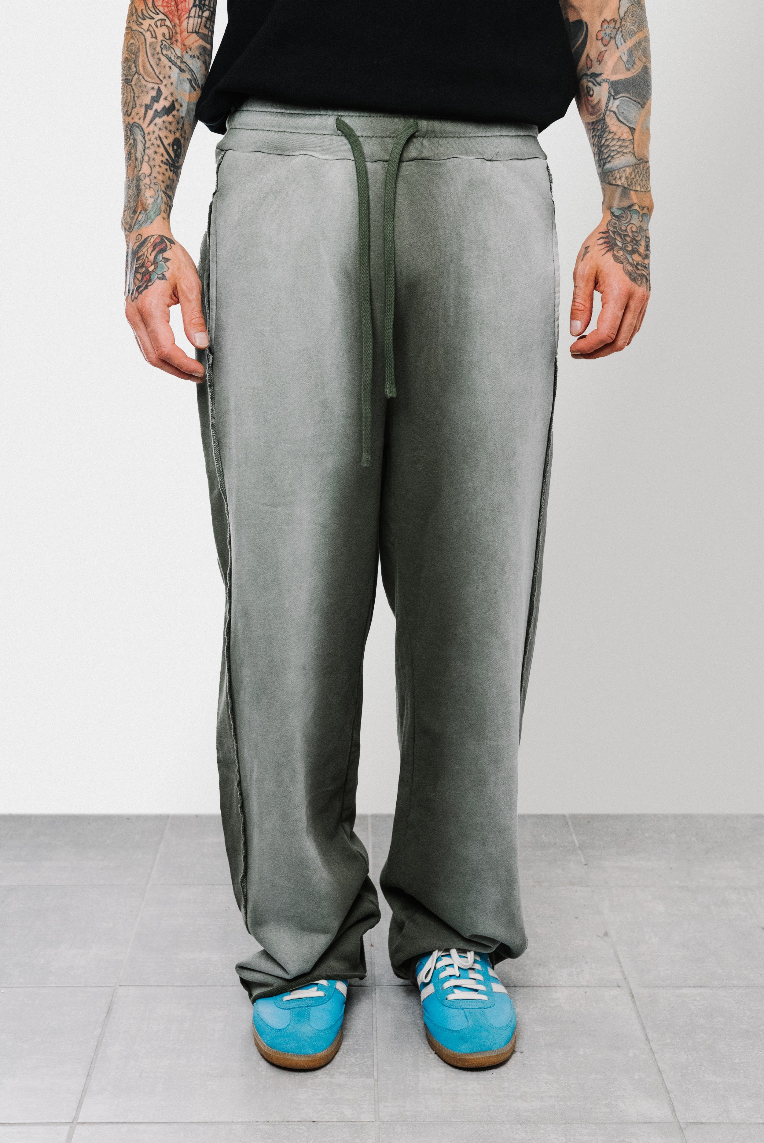 THE ACID WASH SPRAY PANTS OLIVE - Shoebuya Brand