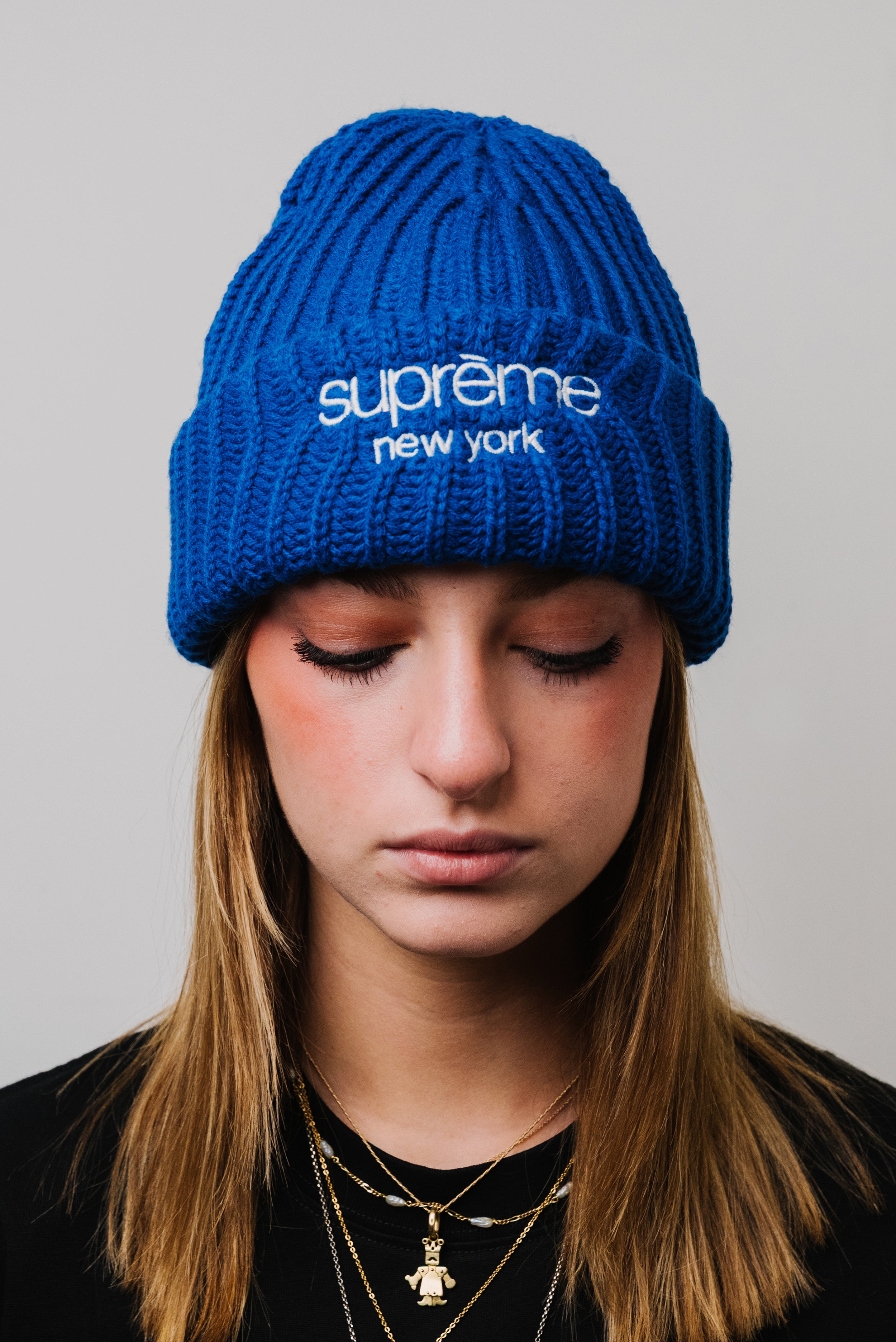 SUPREME CHUNKY RIB LOGO BEANIE ROYALE
