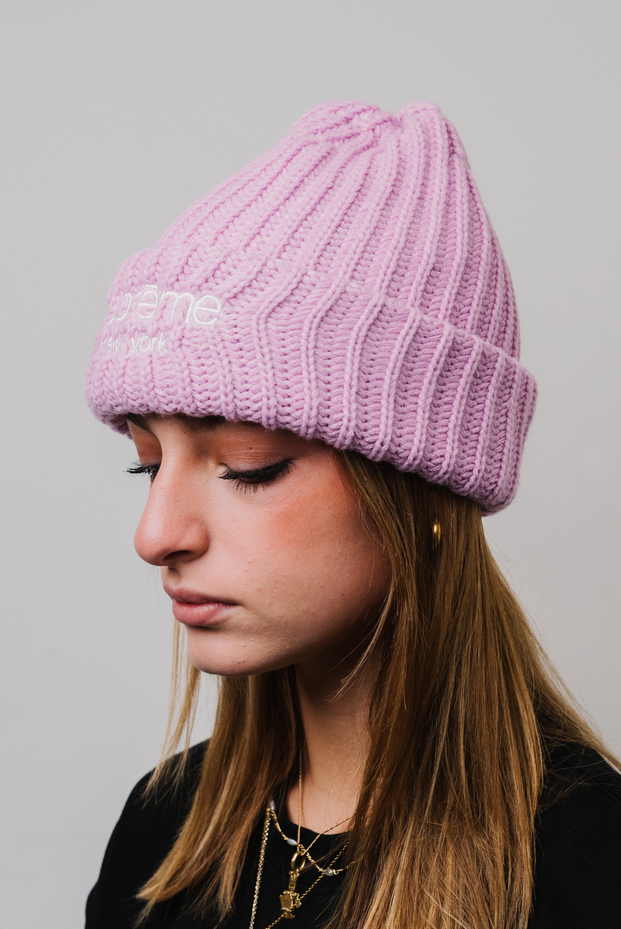 SUPREME CHUNKY RIB LOGO BEANIE PINK