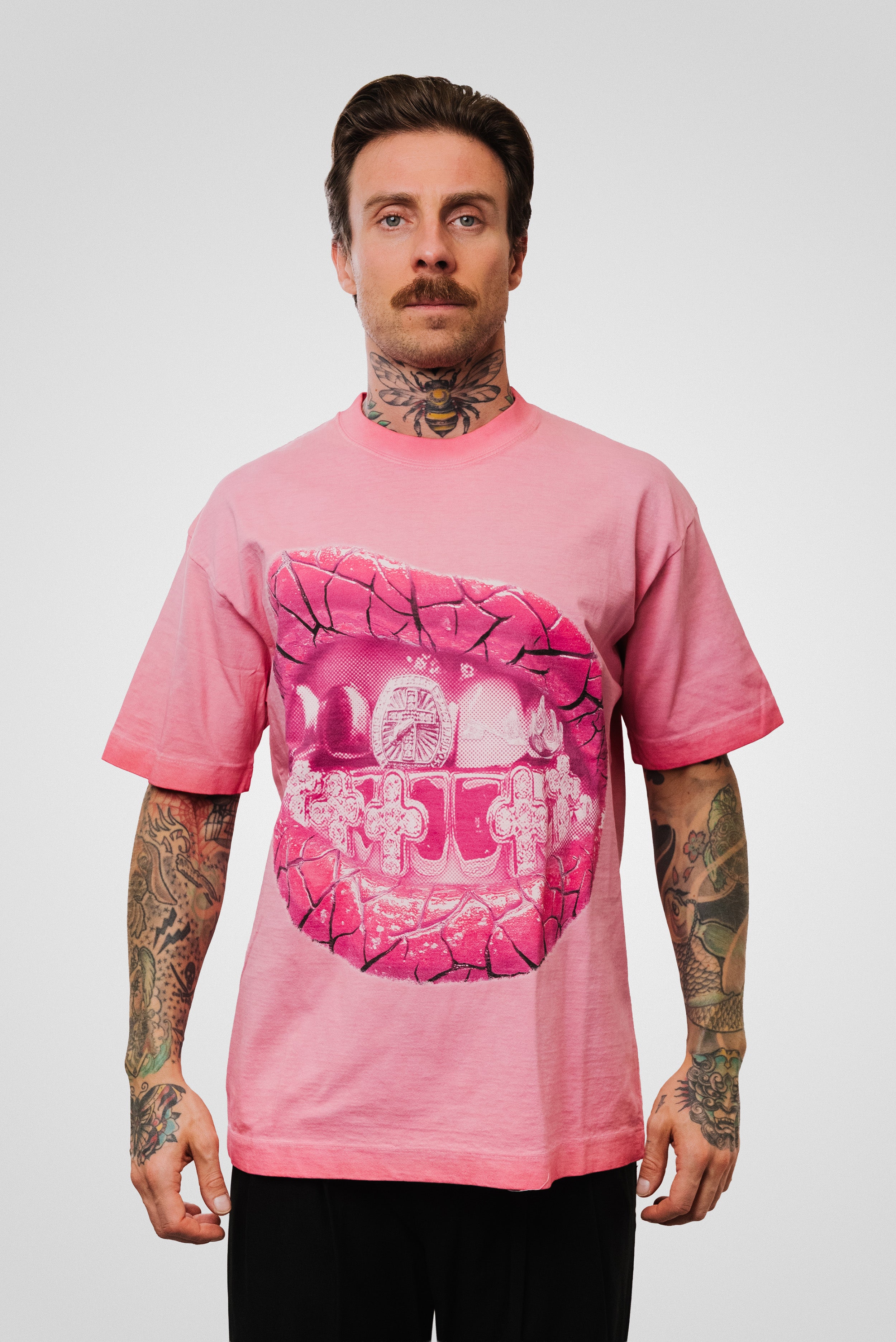 PINK GRILLS TEE - Noissey Brand
