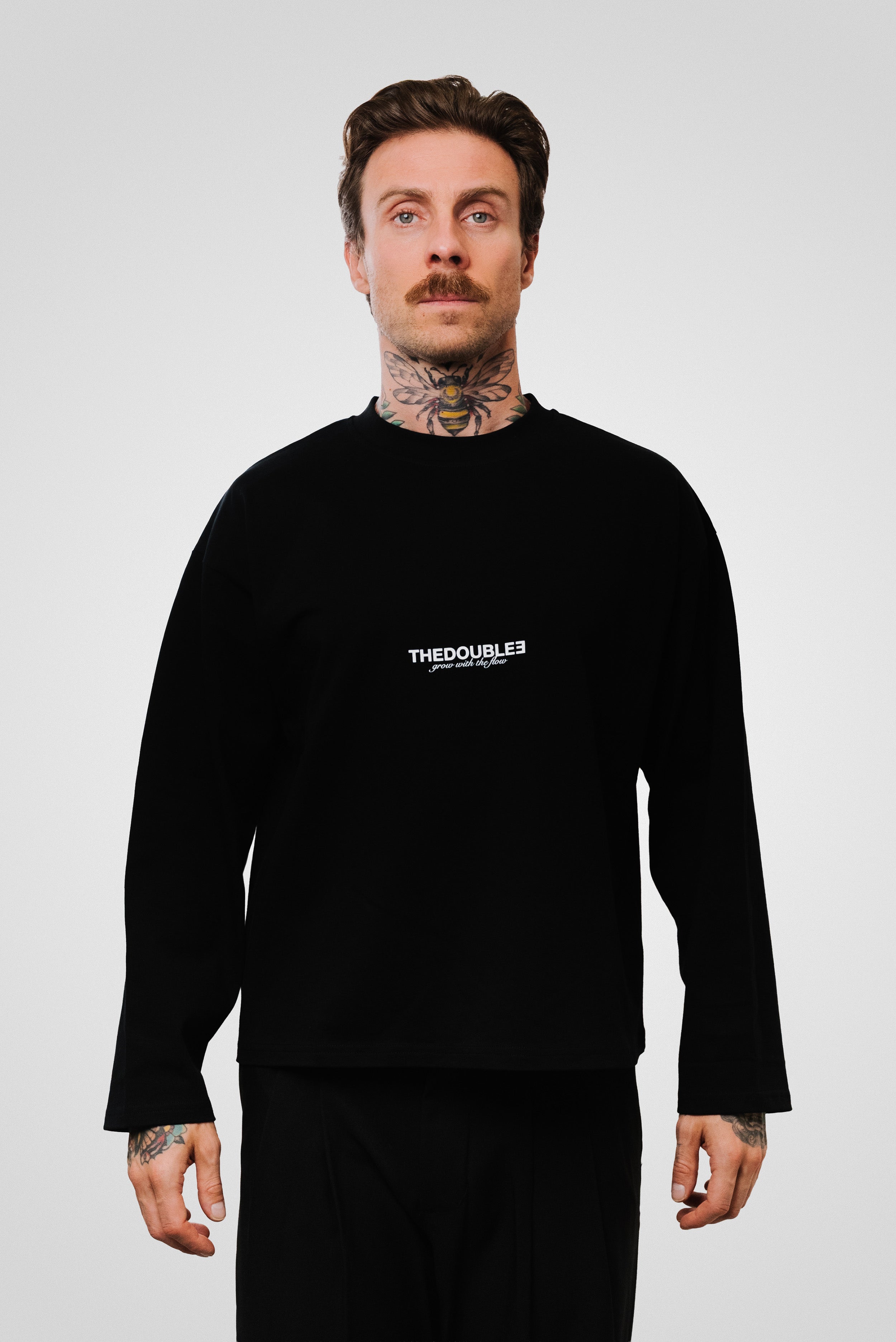 BLONDE BOXY LONGSLEEVE BLACK - TheDoubleE