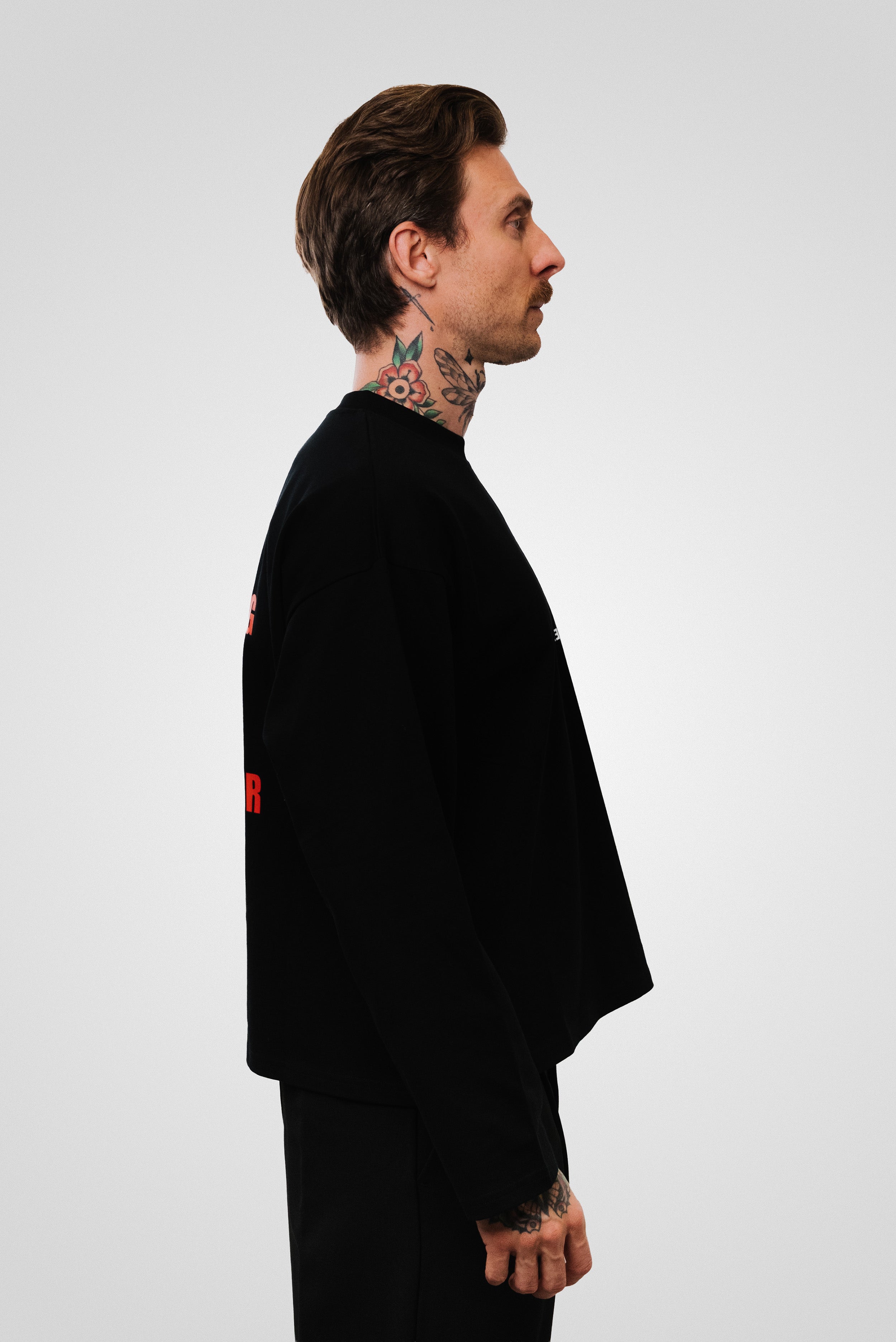 BLONDE BOXY LONGSLEEVE BLACK - TheDoubleE