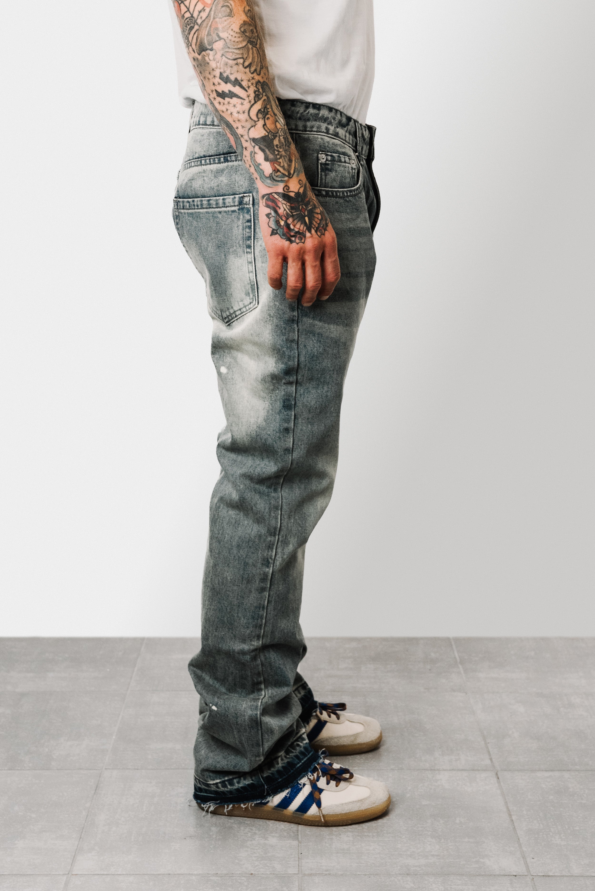 TORN AT THE BOTTOM BLUE JEANS - Replacement Brand