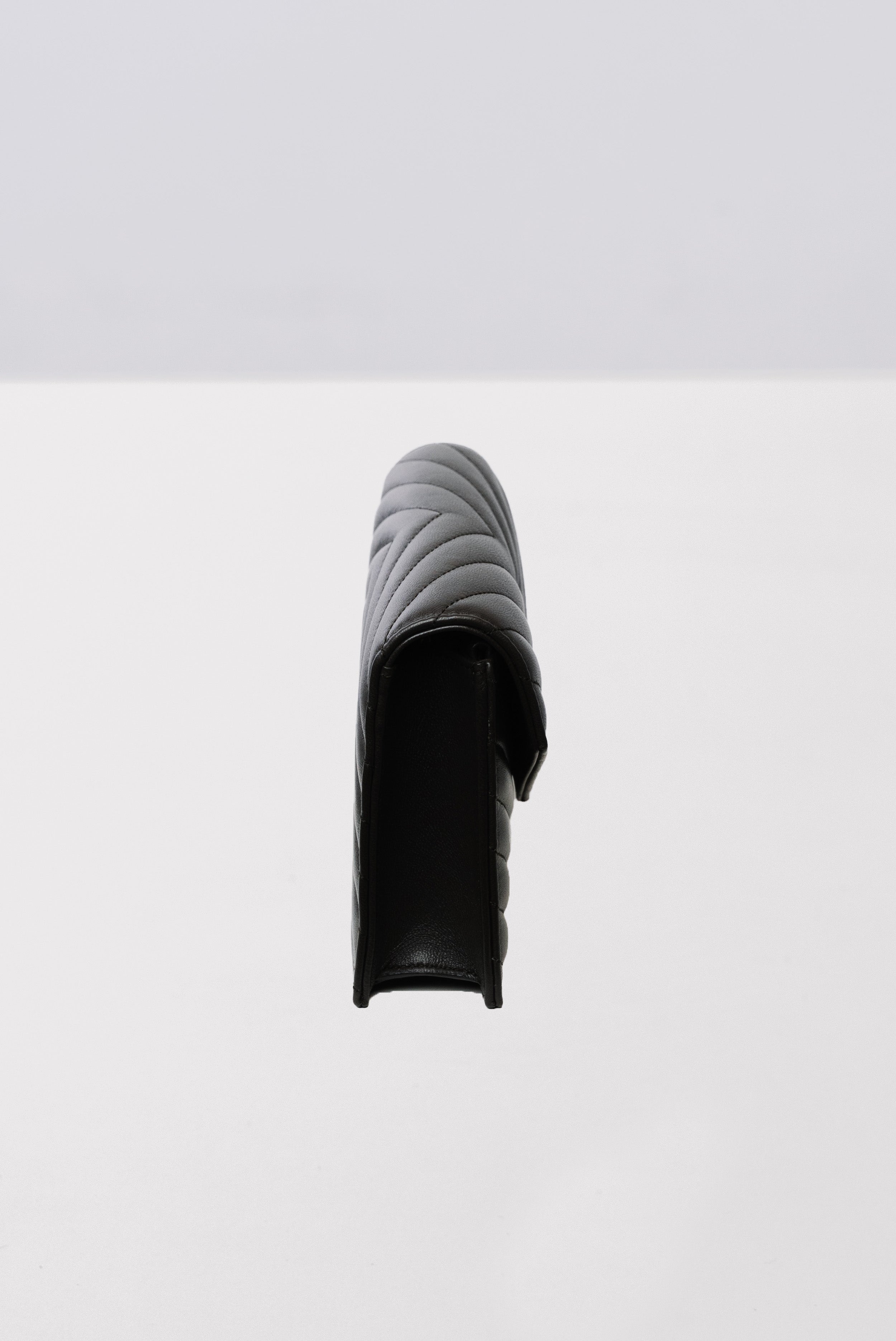 PORTAFOGLIO CON CATENA ENVOLPE CASSANDRE IN PELLE DI AGNELLO - Yves Saint Laurent