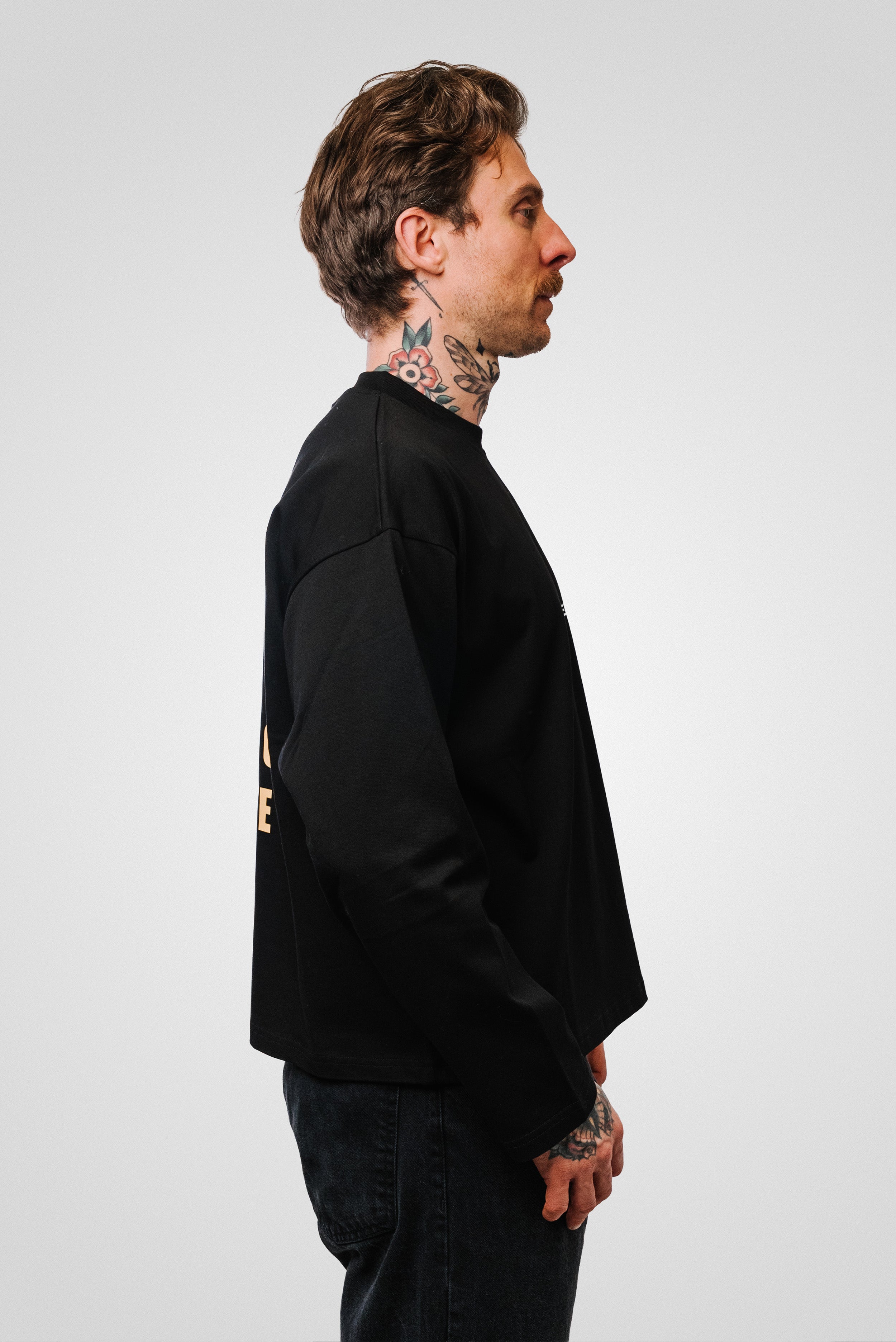 BRUNETTE BOXY LONGSLEEVE BLACK - TheDoubleE