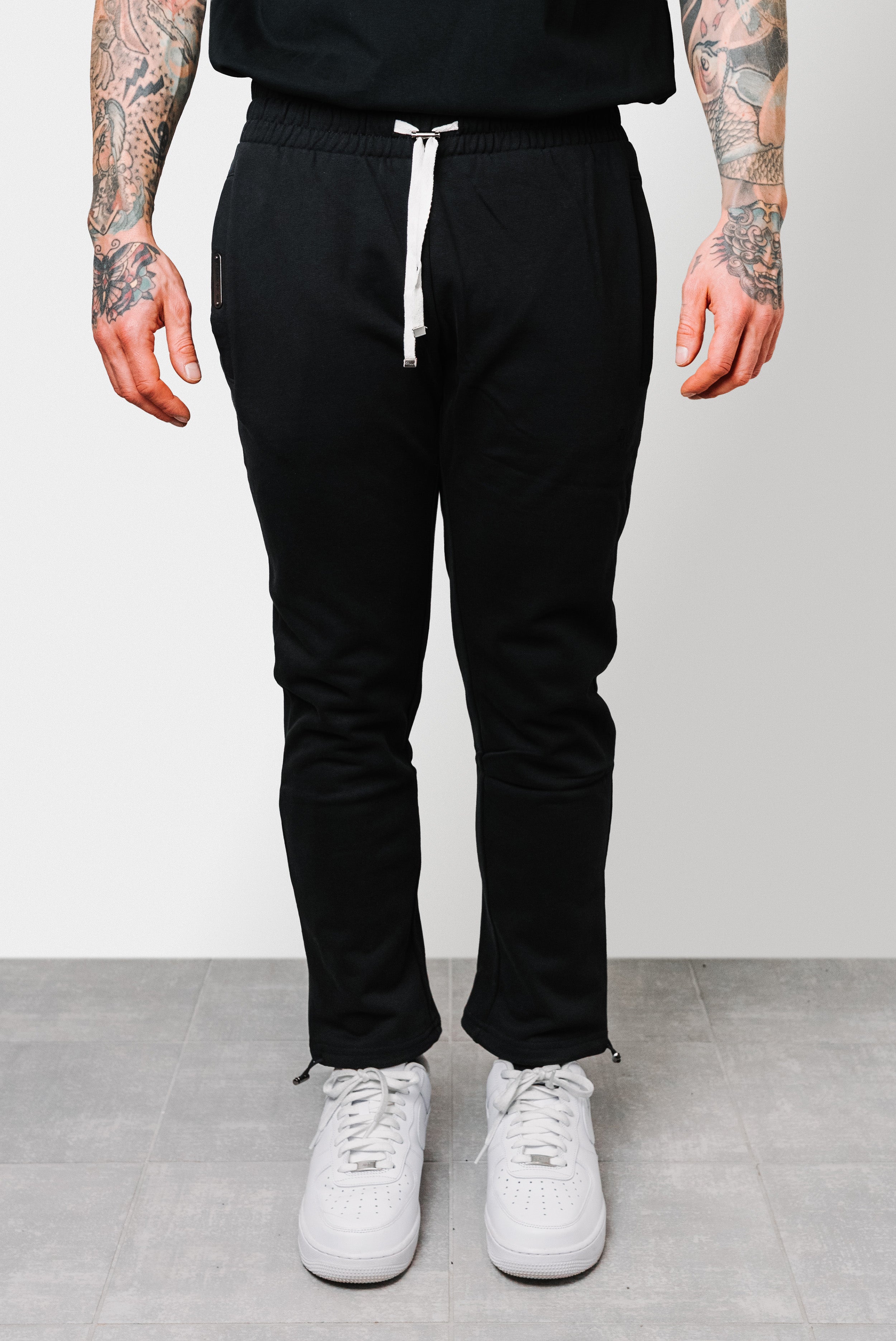 JOGGER CLASSIC LOGO NERO - We Are All Ash