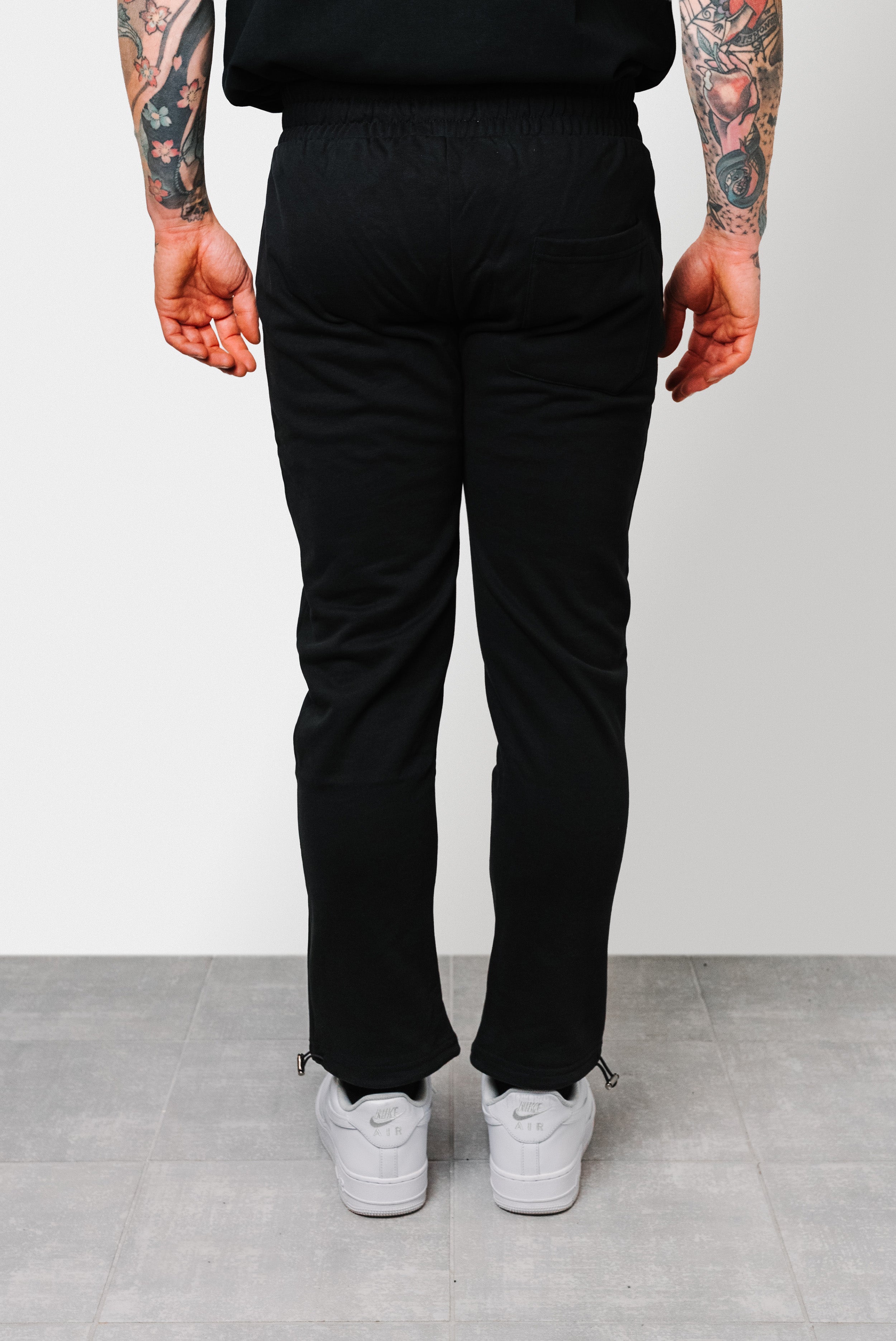 JOGGER CLASSIC LOGO NERO - We Are All Ash