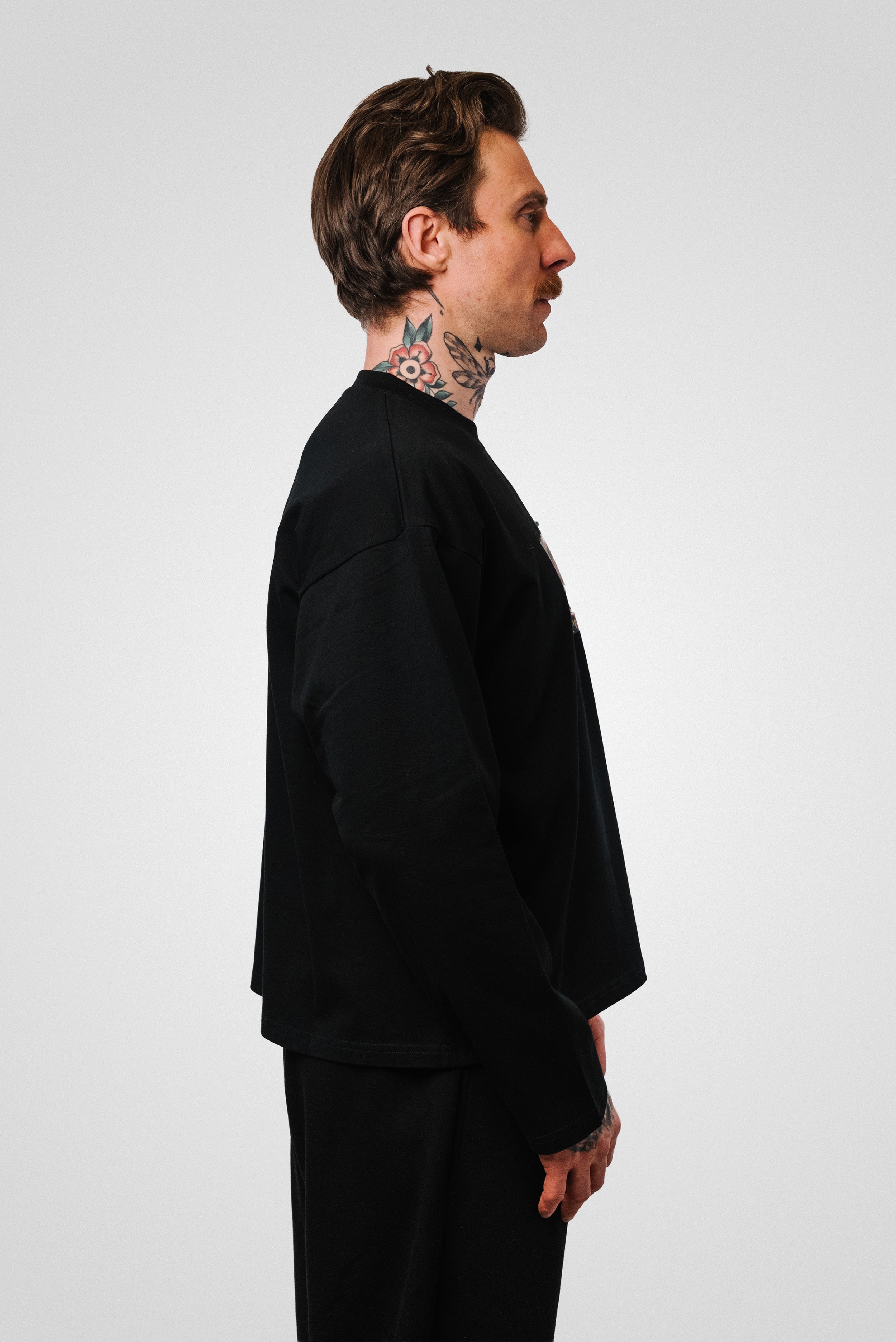 HOME ALONE BOXY LONGSLEEVE BLACK - TheDoubleE