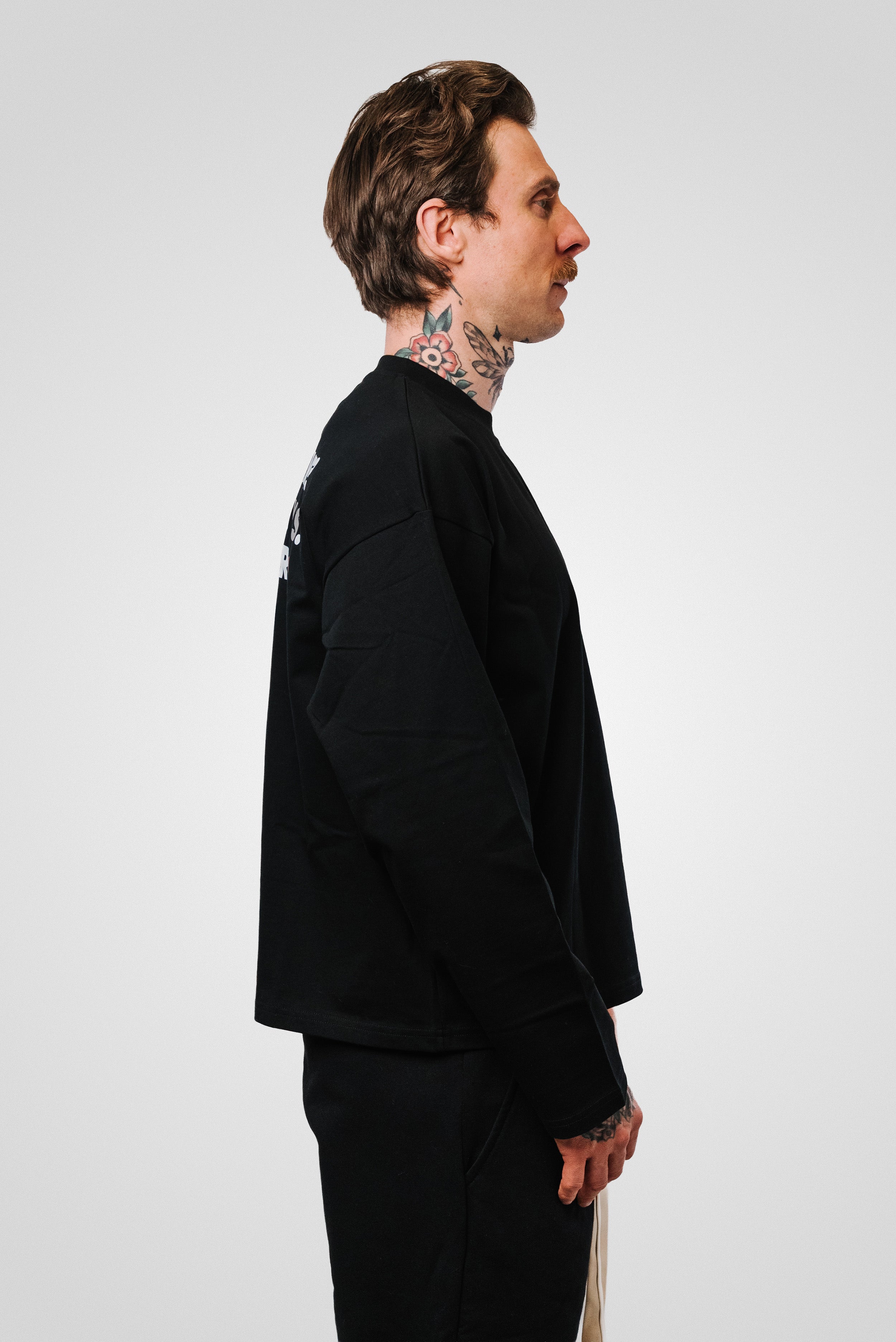 DO U LOVE BOXY LONGSLEEVE BLACK - TheDoubleE