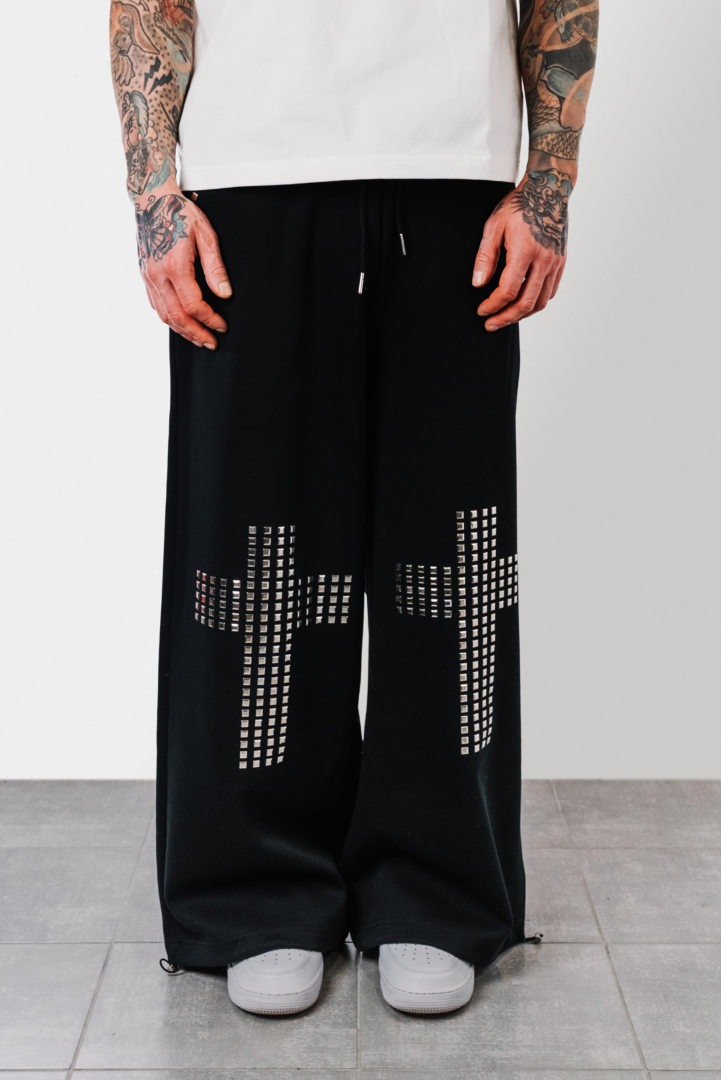 CROSS DOTS TRACKPANTS BLACK - Shoebuya Design