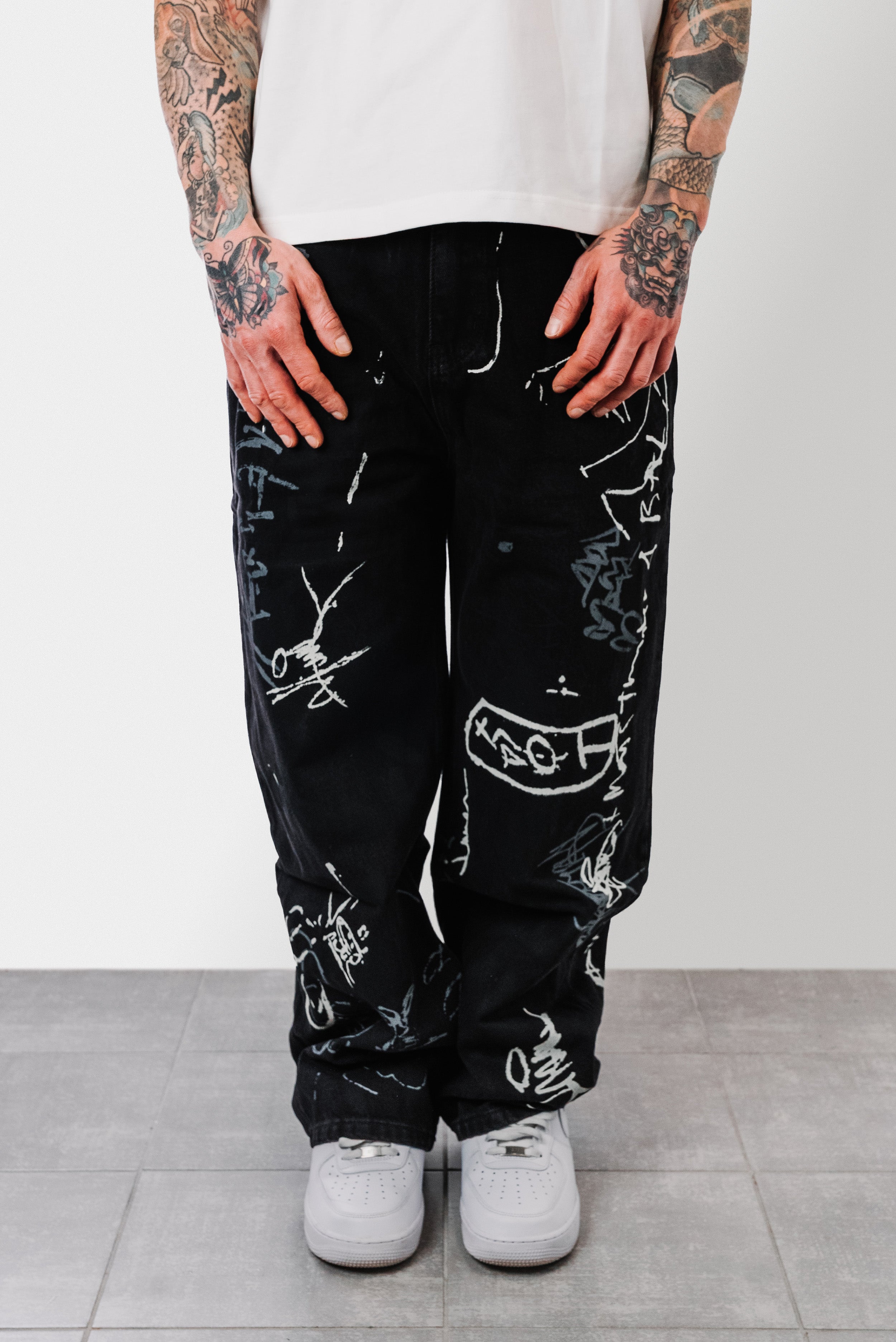 GRAFFITI PRINT BAGGY BLACK JEANS - Shoebuya Design