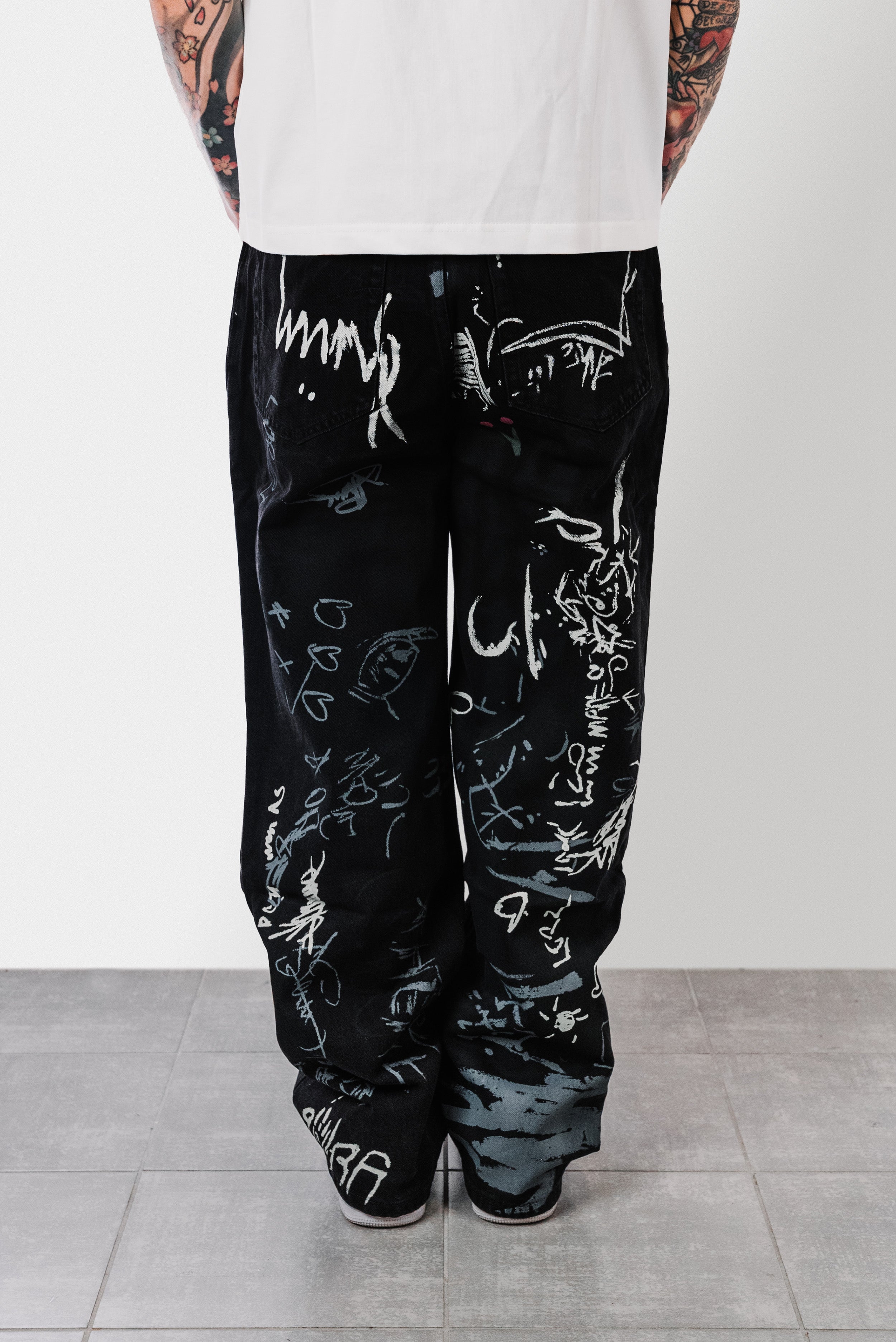GRAFFITI PRINT BAGGY BLACK JEANS - Shoebuya Design