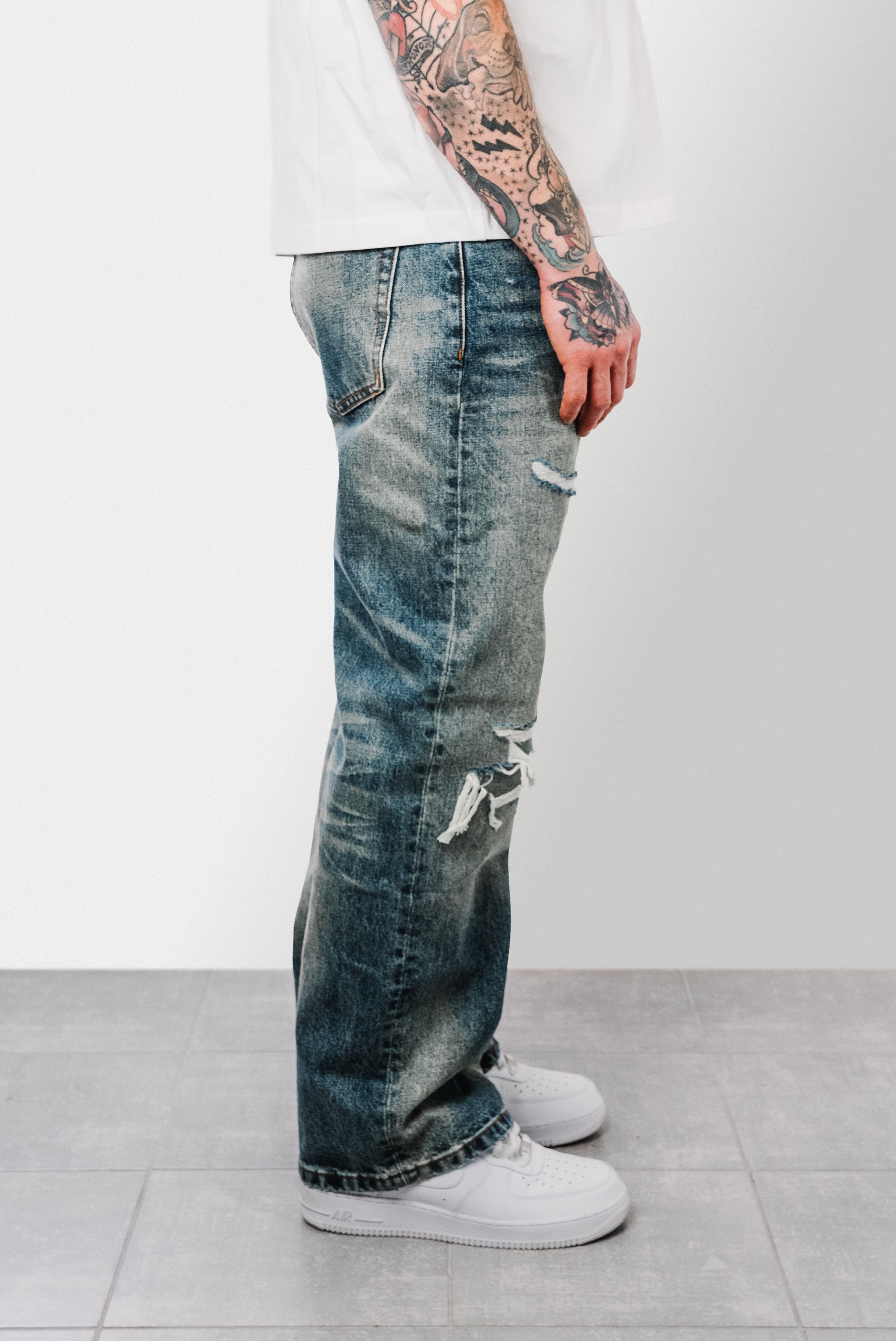 FAKE DESTROYED CLASSIC DENIM JEANS - Shoebuya Design