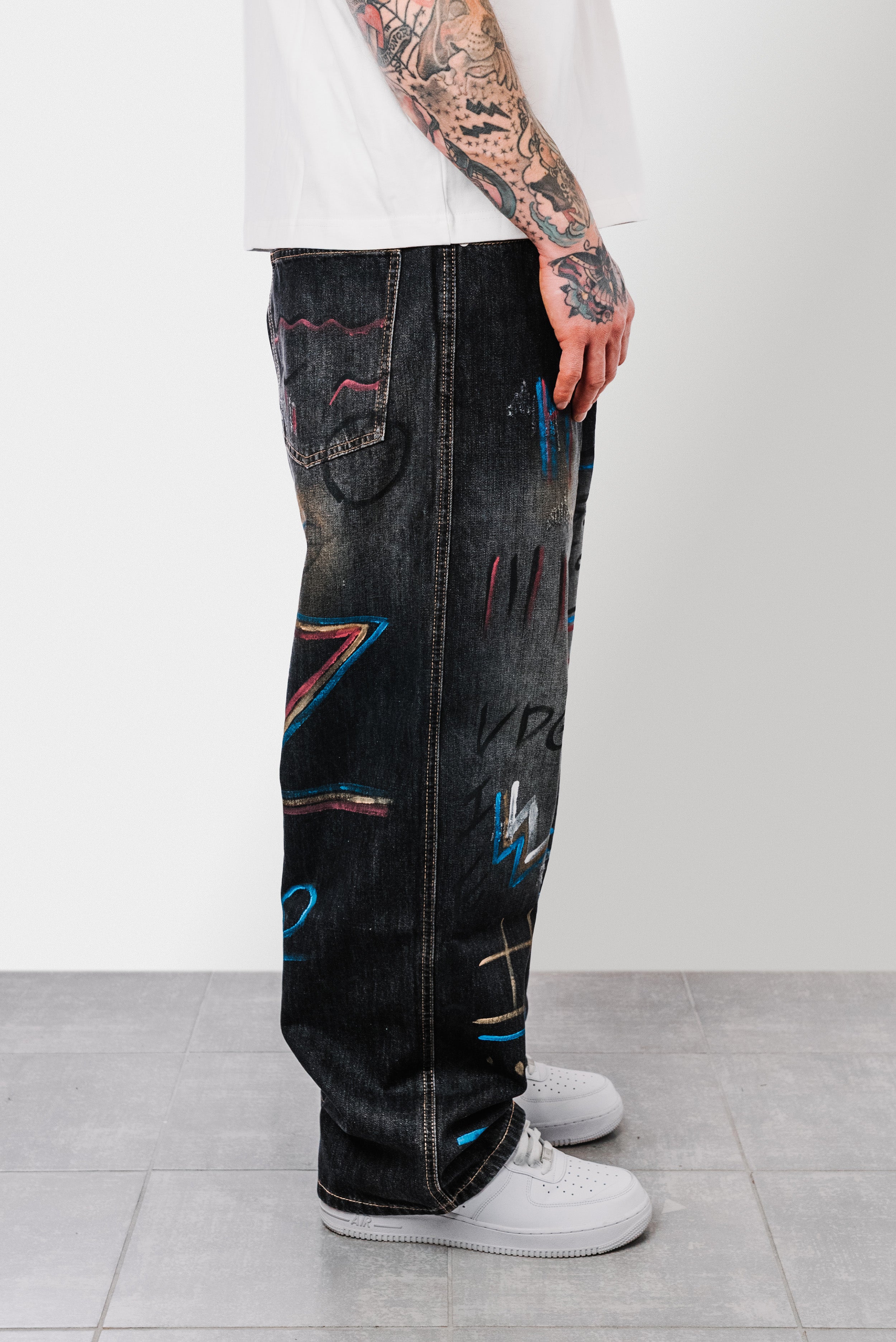 GRAFFITI BAGGY DENIM JEANS - Shoebuya Design