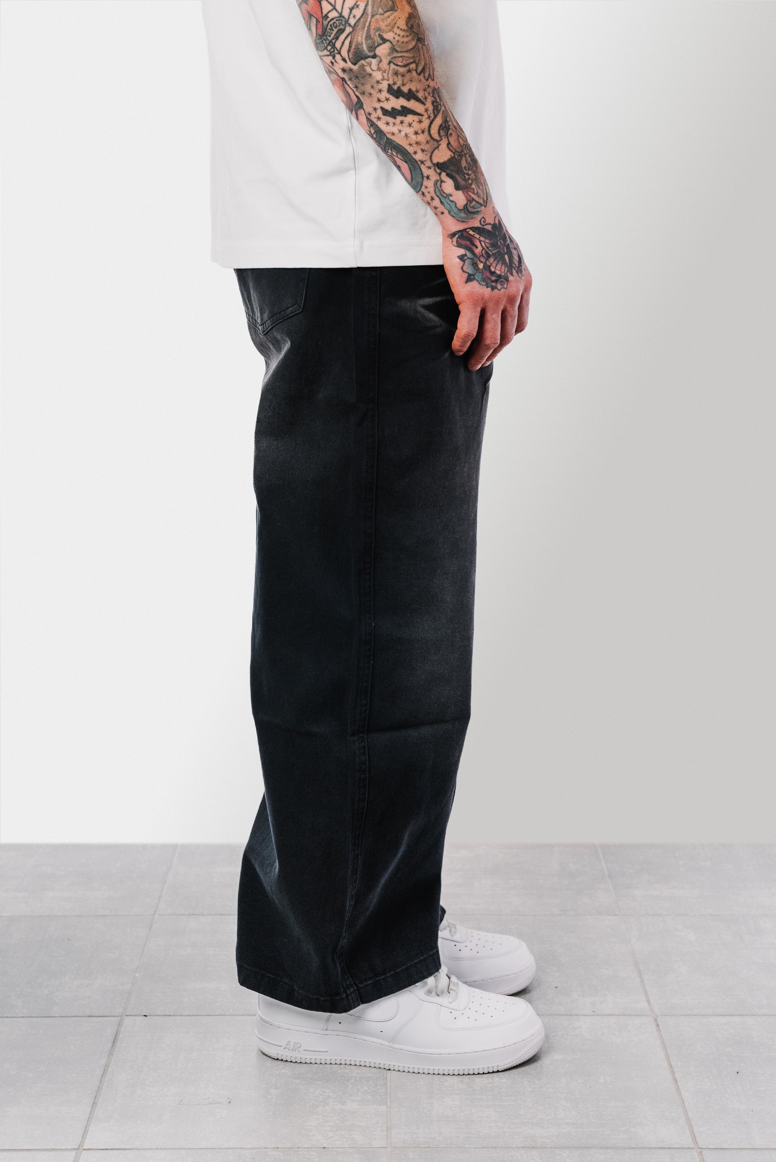 STRIADE BASIC BAGGY BLACK JEANS