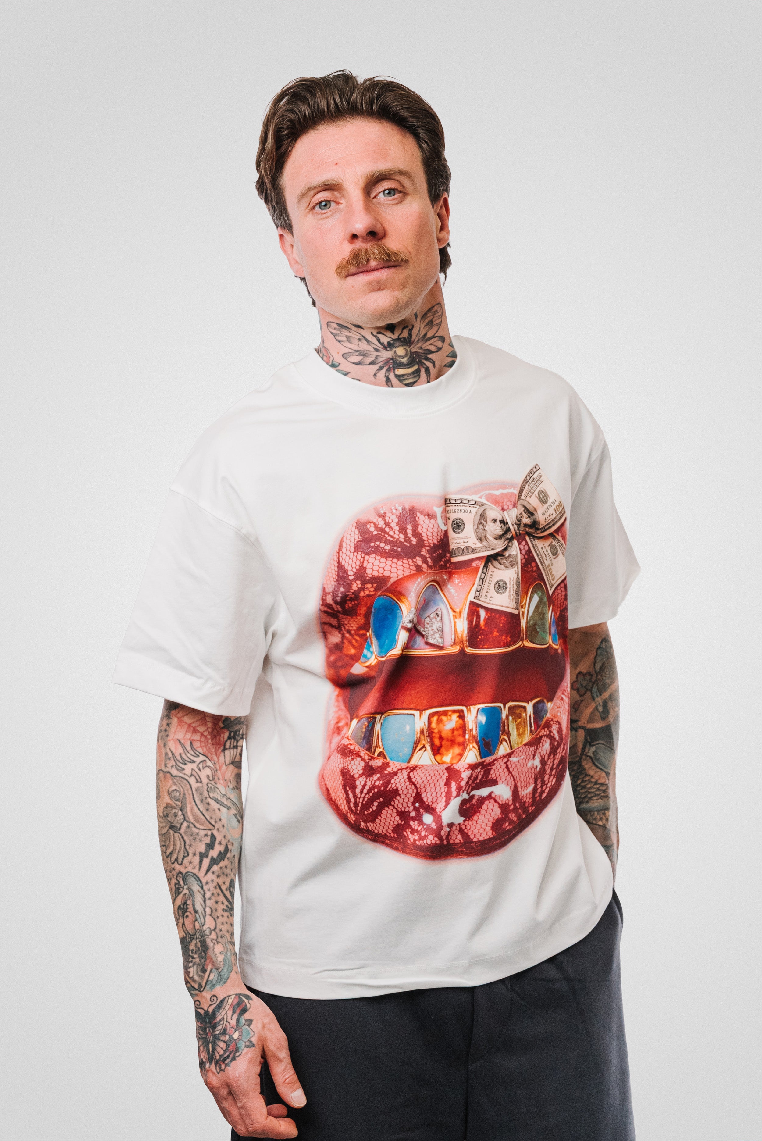 RIBBON PINK MOUTH WHITE BOXY TEE - Noissey Brand