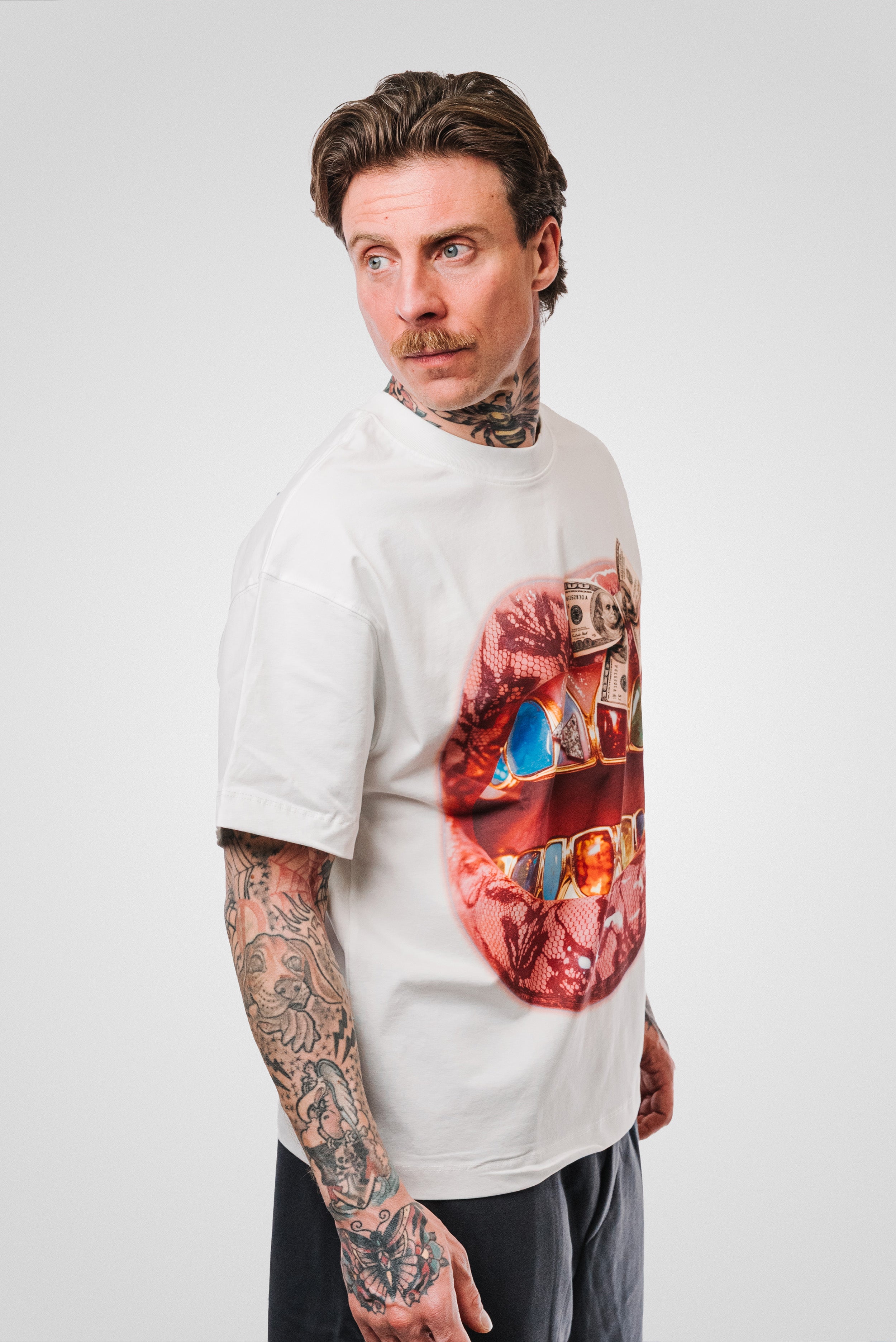 RIBBON PINK MOUTH WHITE BOXY TEE - Noissey Brand