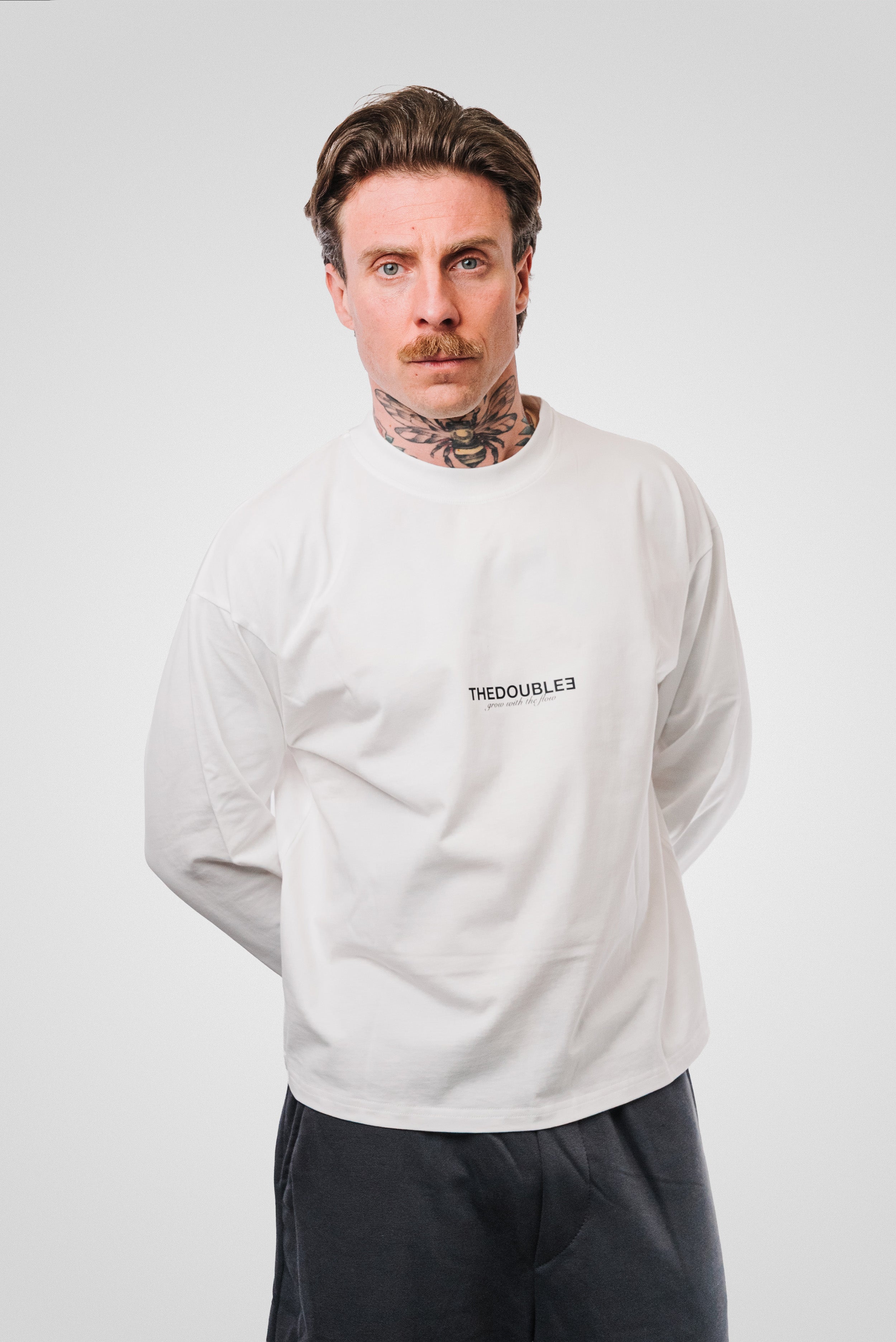 ITALICS LOGO WHITE BOXY LONGSLEEVE - TheDoubleE