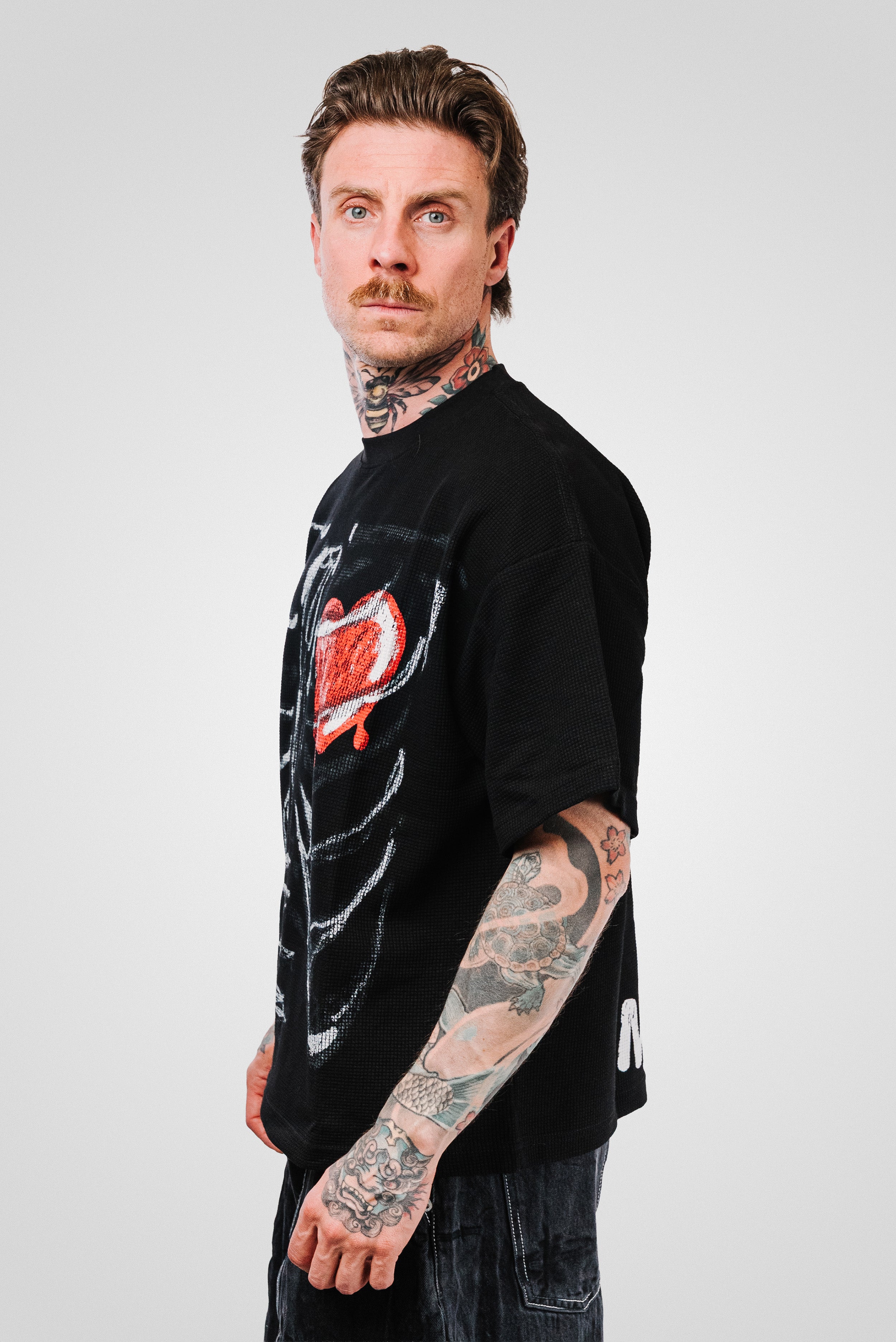 SKELETON RED HEART WAFFLE TEE BLACK - Shoebuya Design