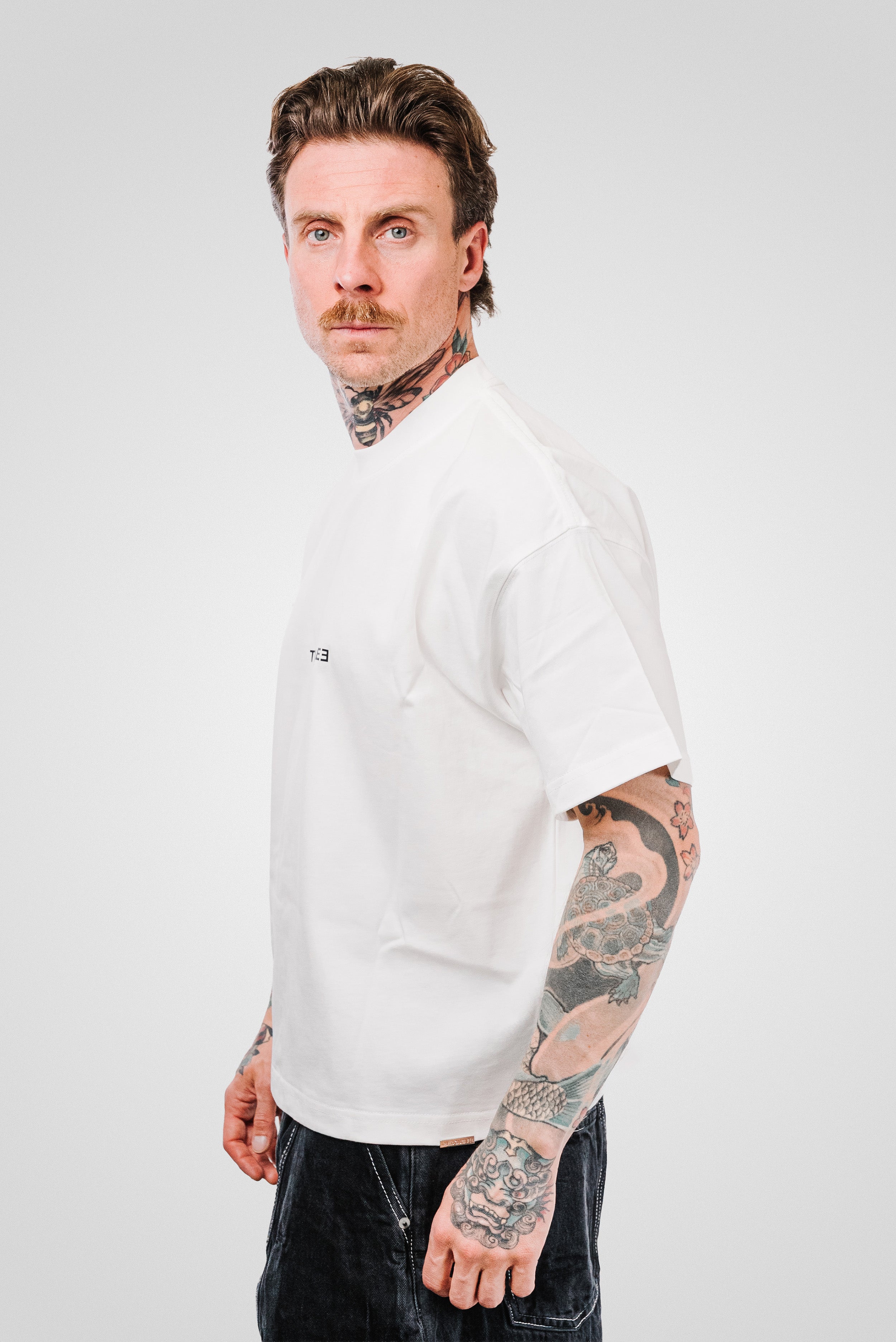 ITALICS WHITE BOXY TEE- TheDoubleE
