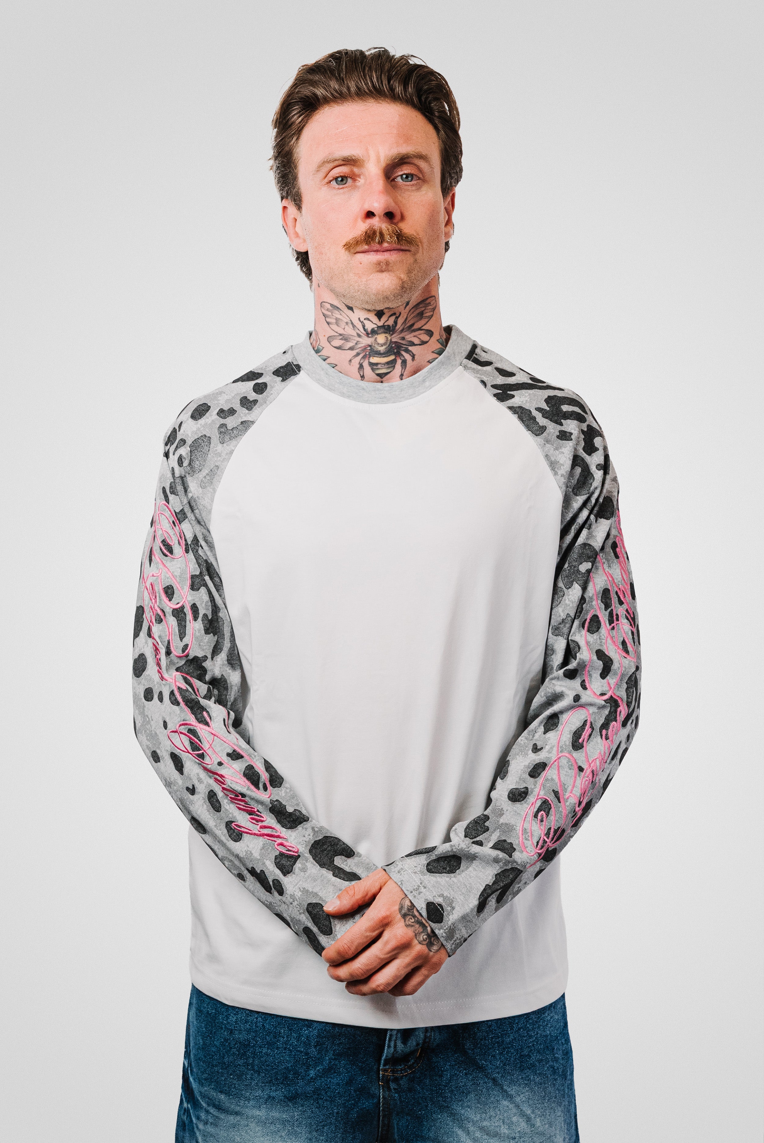 EMBROIDERED SLEEVE LEOPARD LONGSLEEVE WHITE - Shoebuya Design