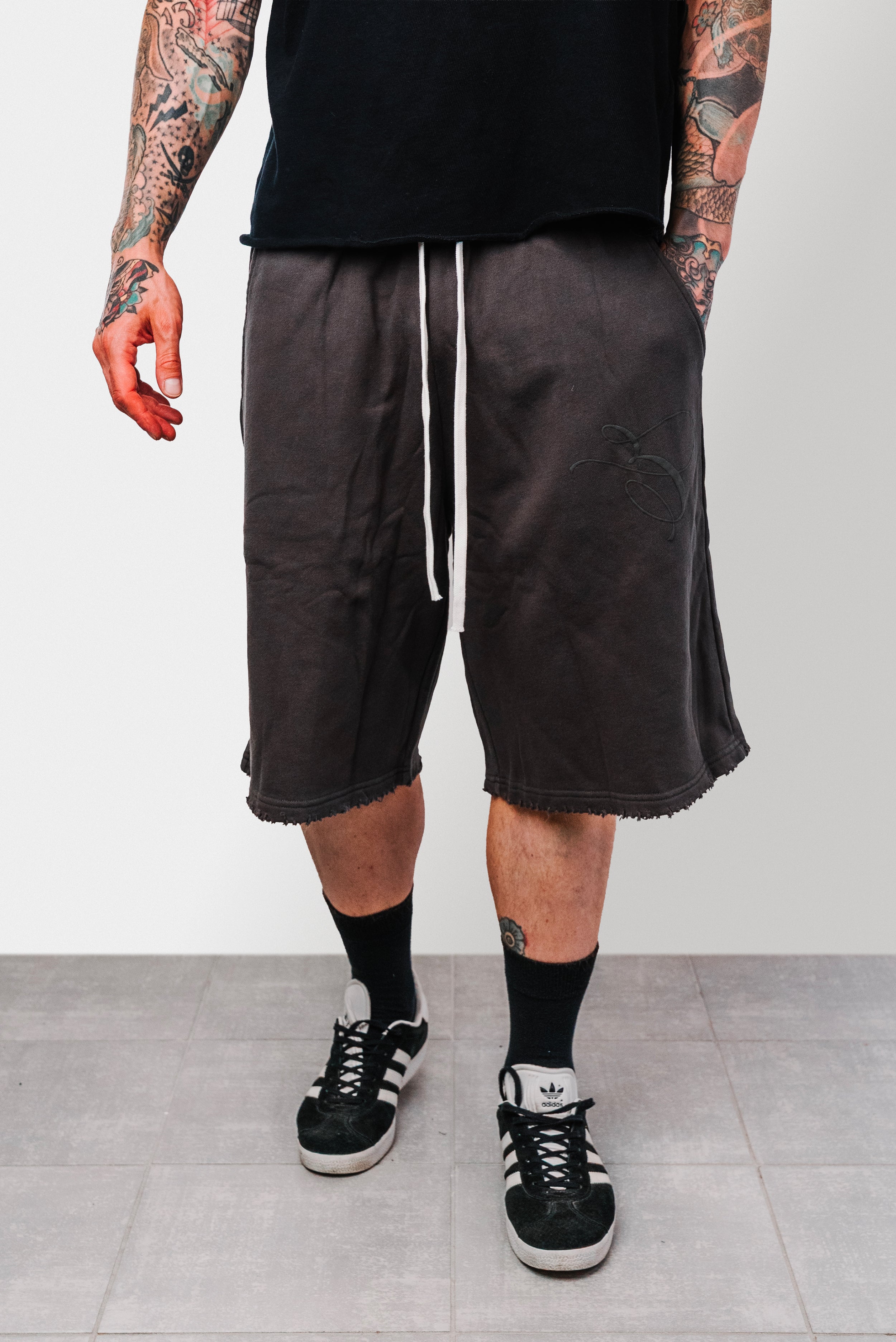 & PUFF LOGO DARK GREY SHORTS - TheDoubleE