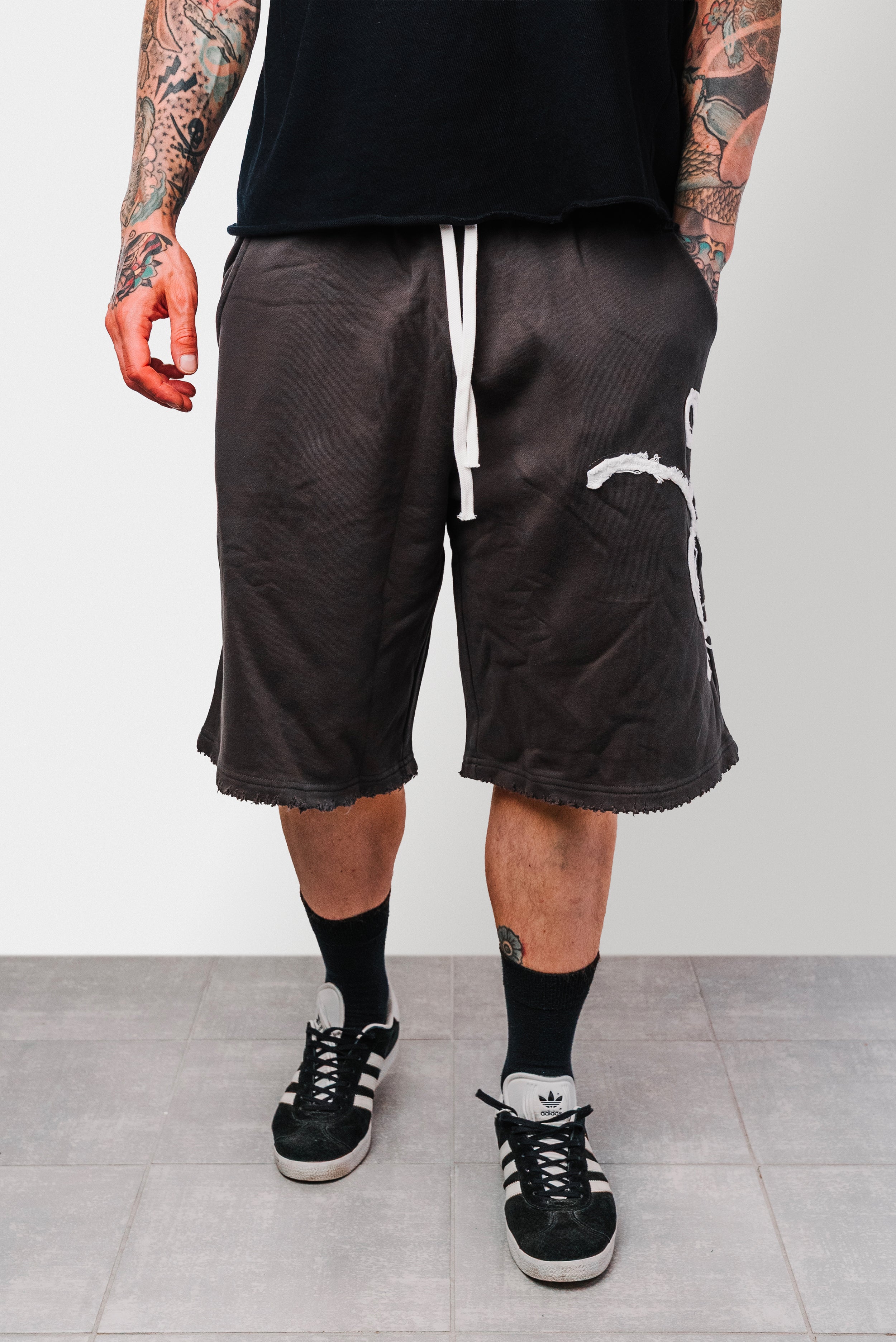 PATCH LOGO DARK GREY SHORTS - TheDoubleE