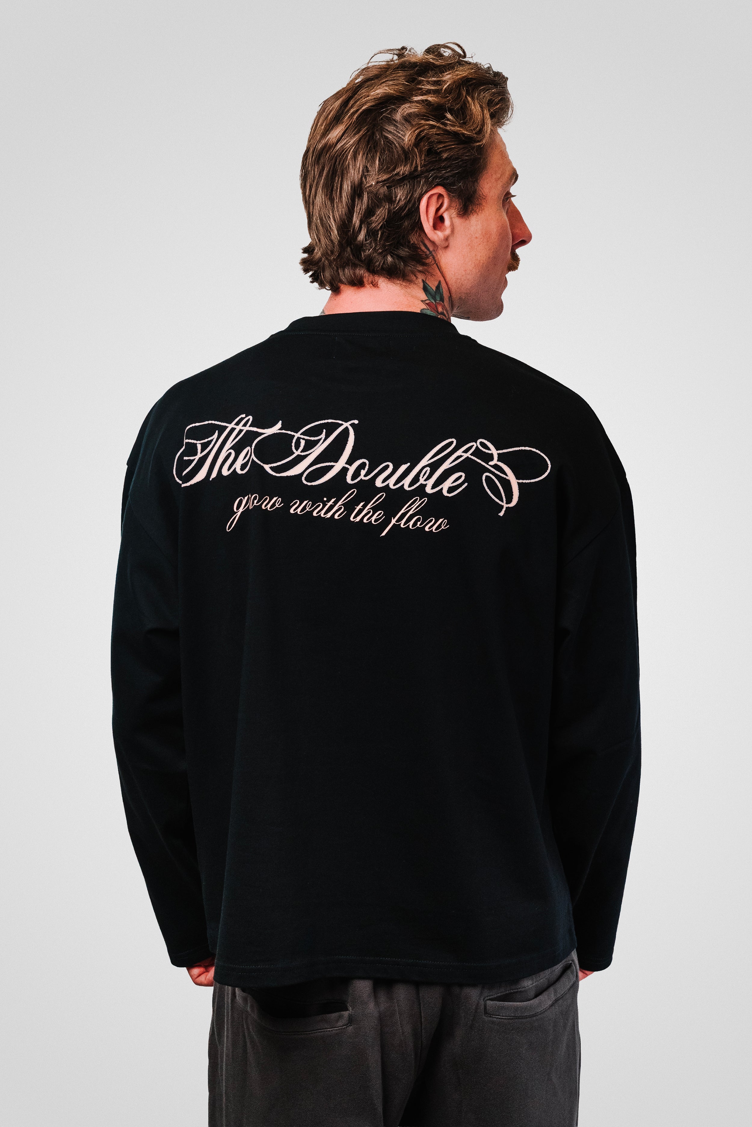 ITALICS LOGO BLACK BOXY LONGSLEEVE - TheDoubleE