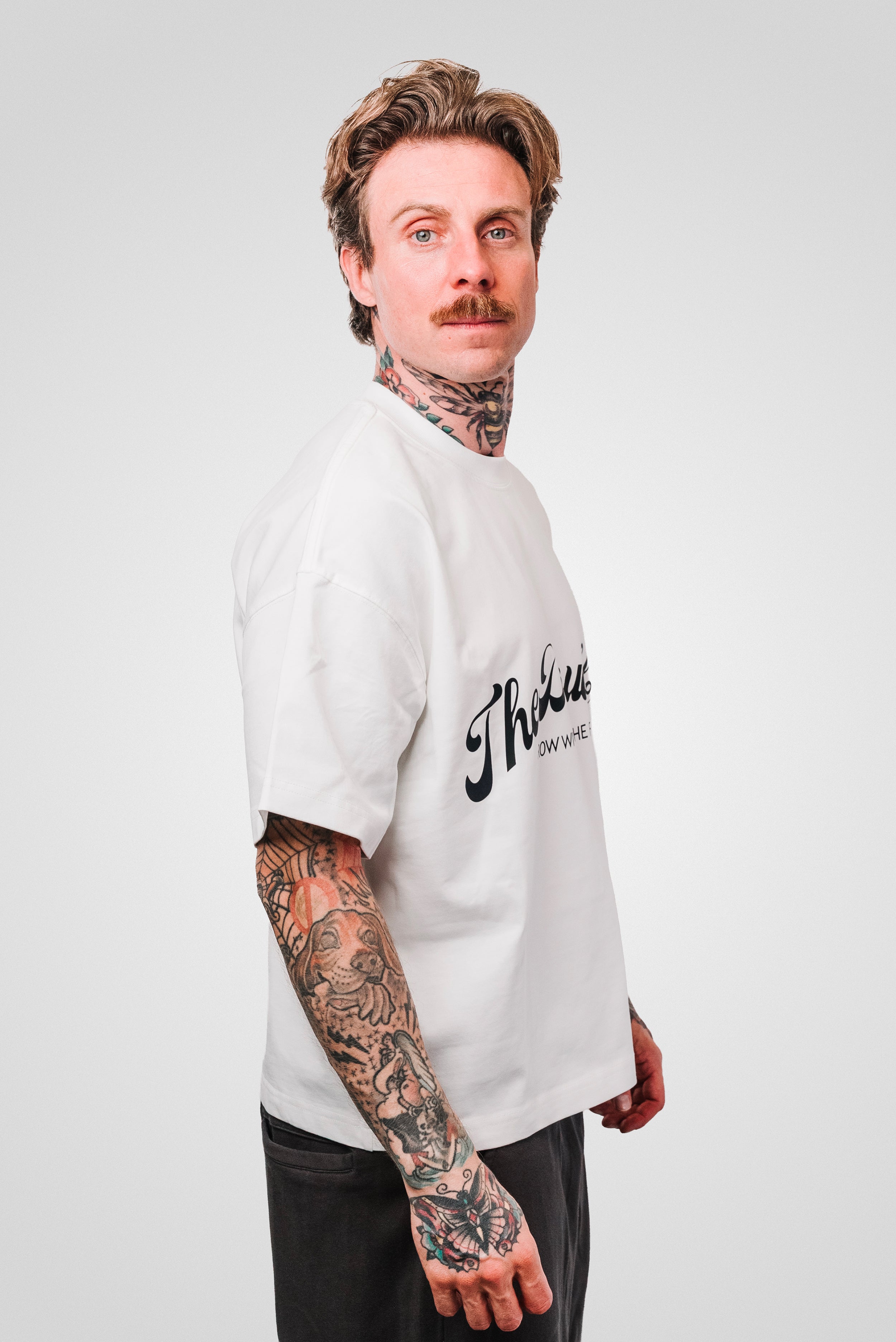 CHUNKY ITALICS LOGO WHITE BOXY TEE- TheDoubleE