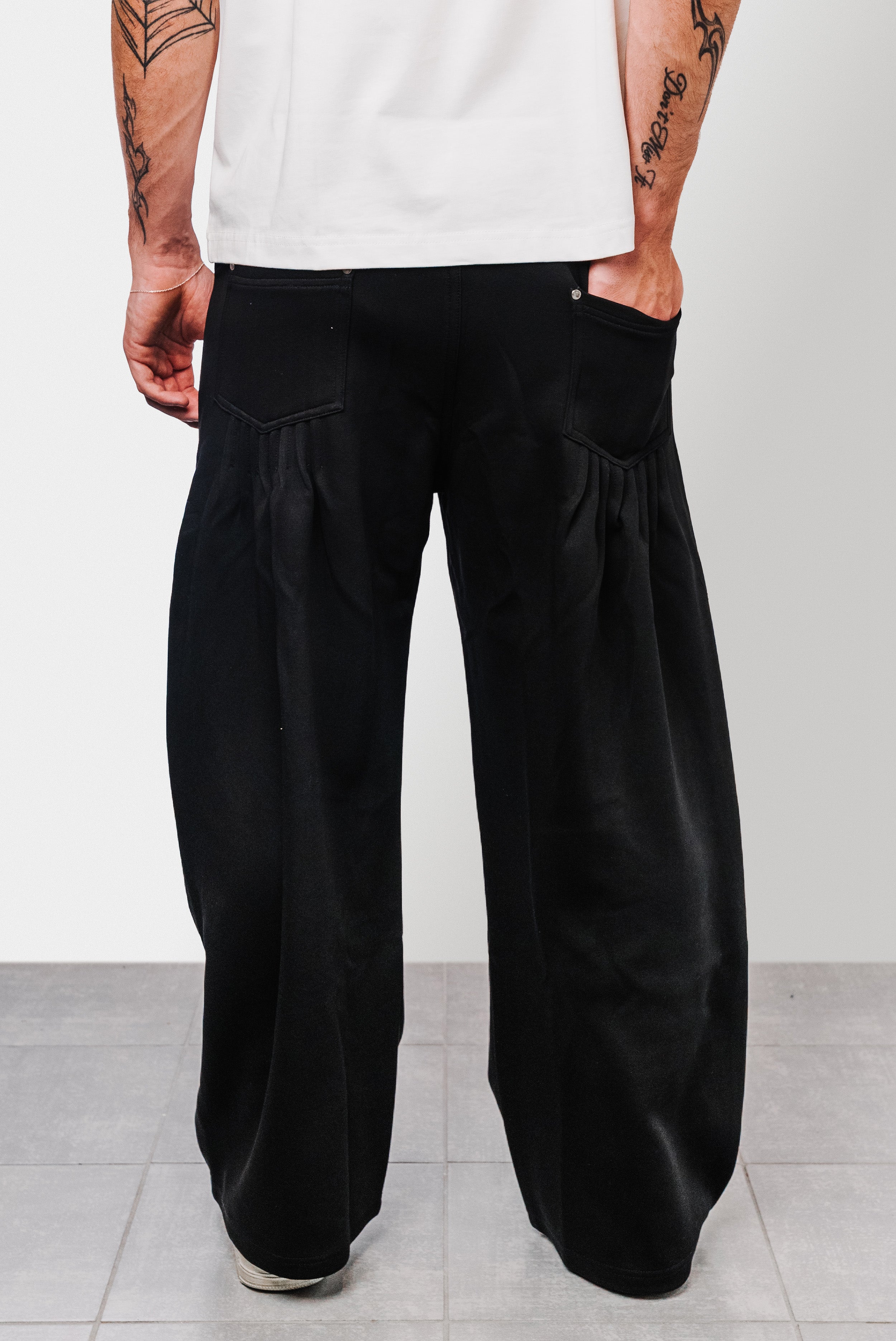 PLISSE CLASSIC BLACK PANTS - Shoebuya Design