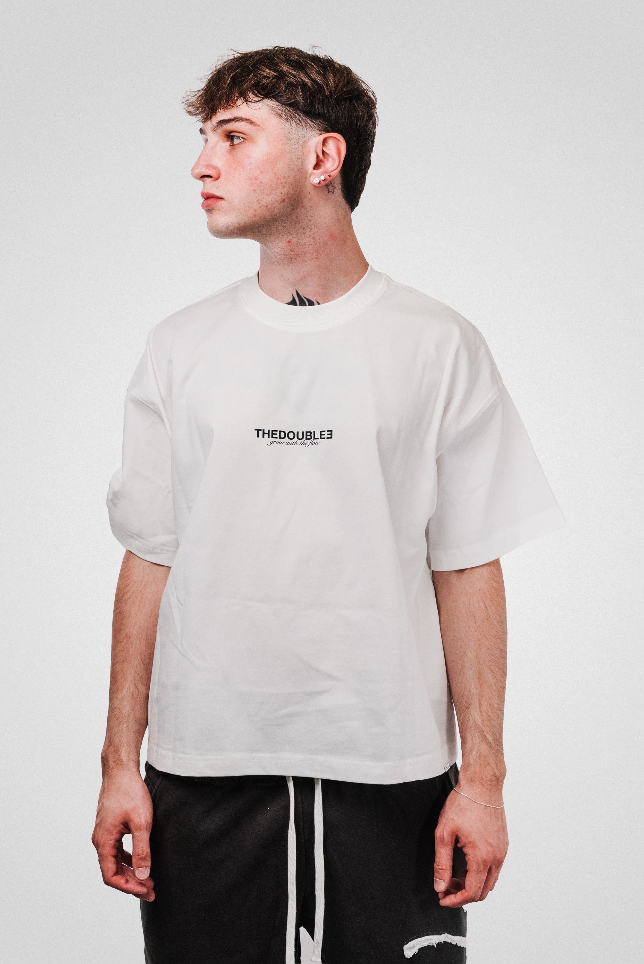 SIGNATURE LOGO WHITE BOXY TEE - TheDoubleE