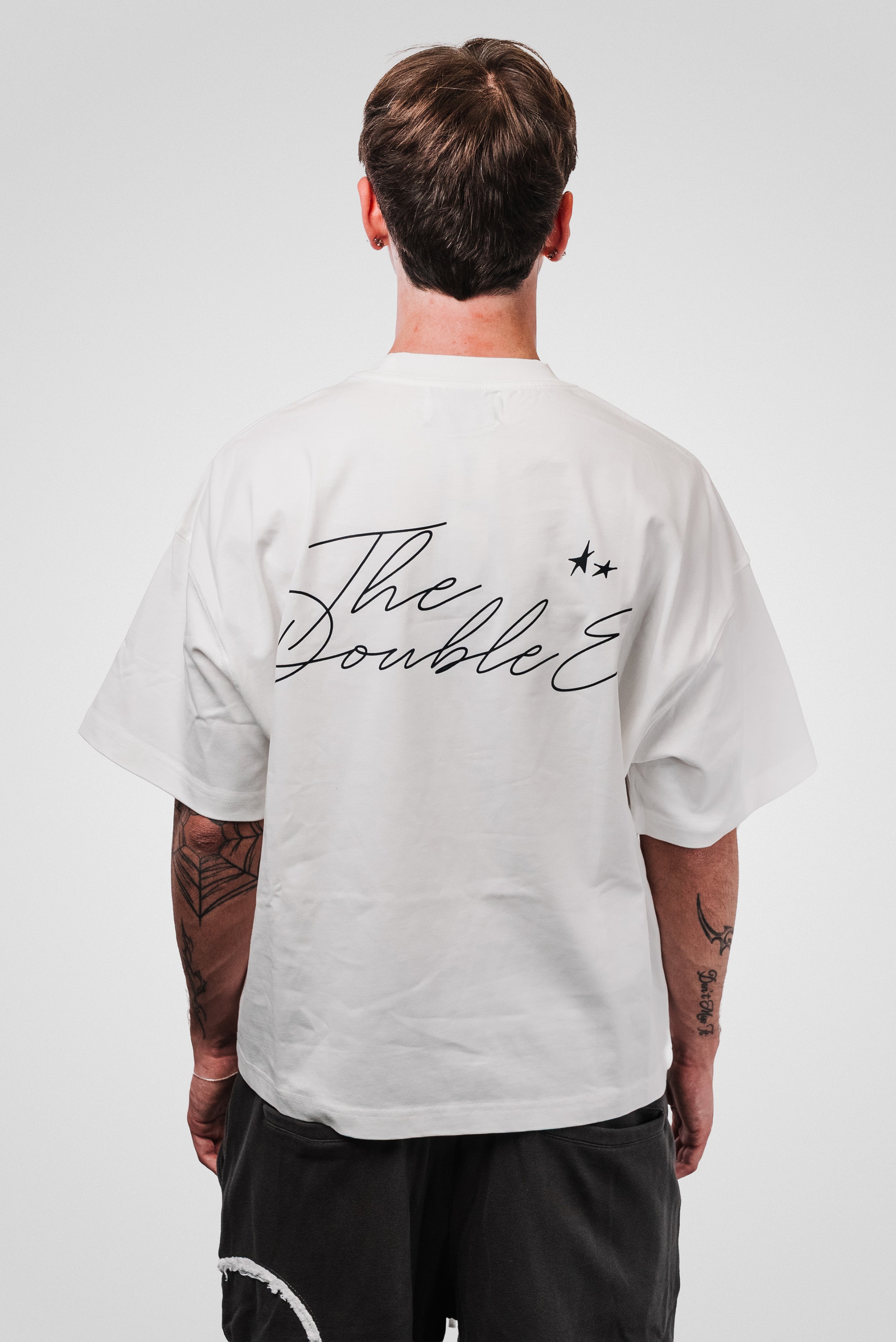 SIGNATURE LOGO WHITE BOXY TEE - TheDoubleE