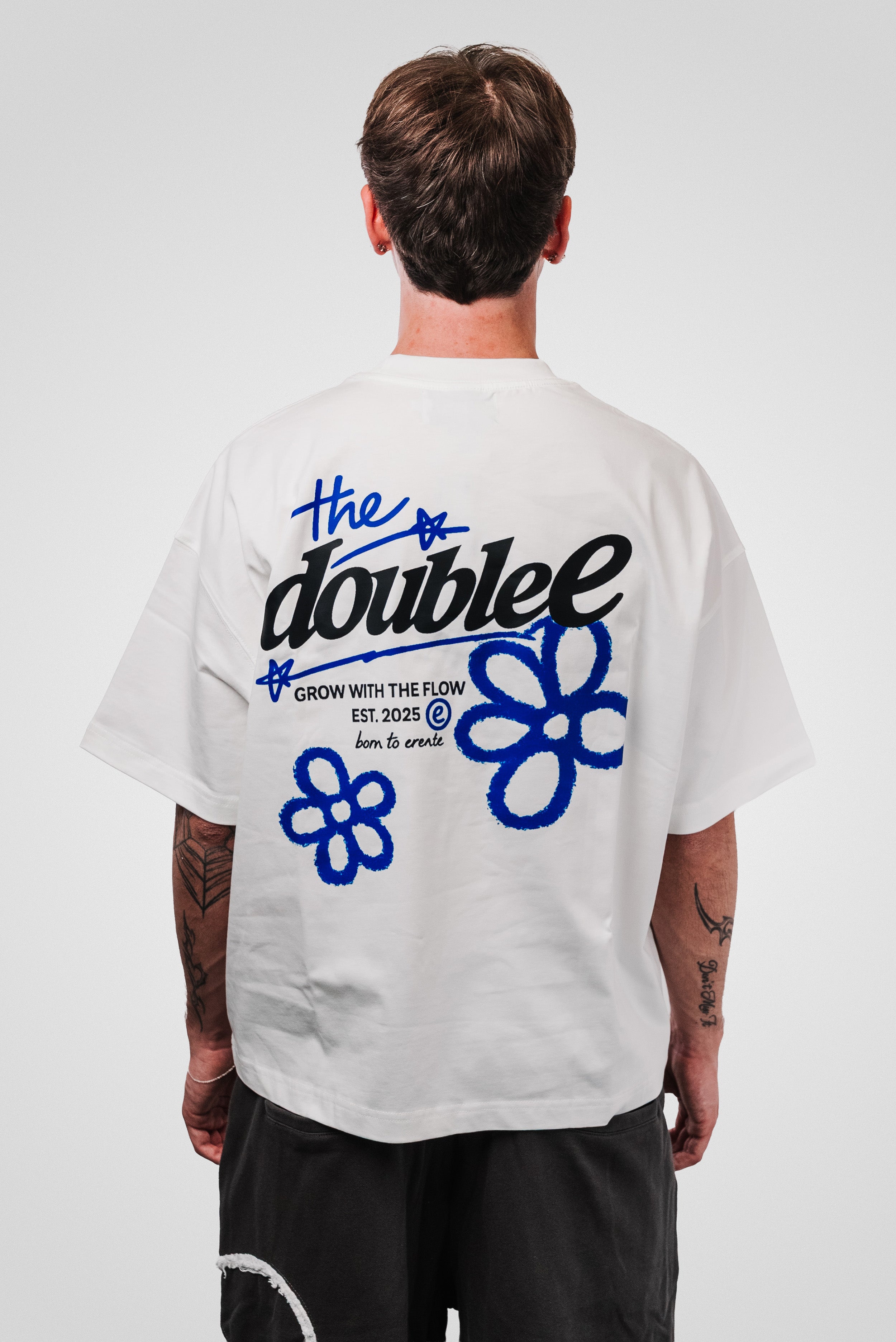 FLOWERS WHITE BOXY TEE - TheDoubleE
