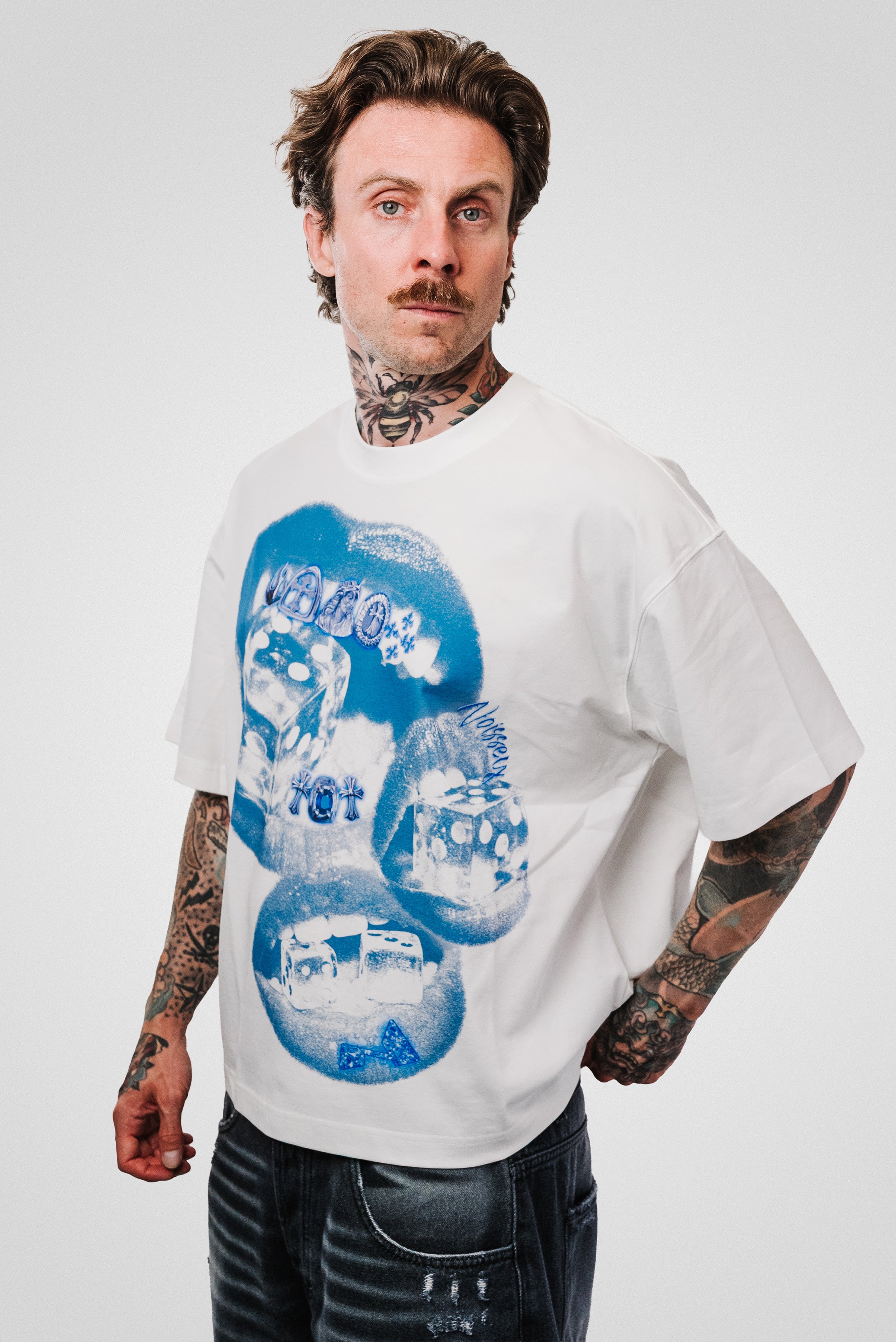 MOUTH DICE CRUCIFIX WHITE BOXY TEE - Noissey Brand