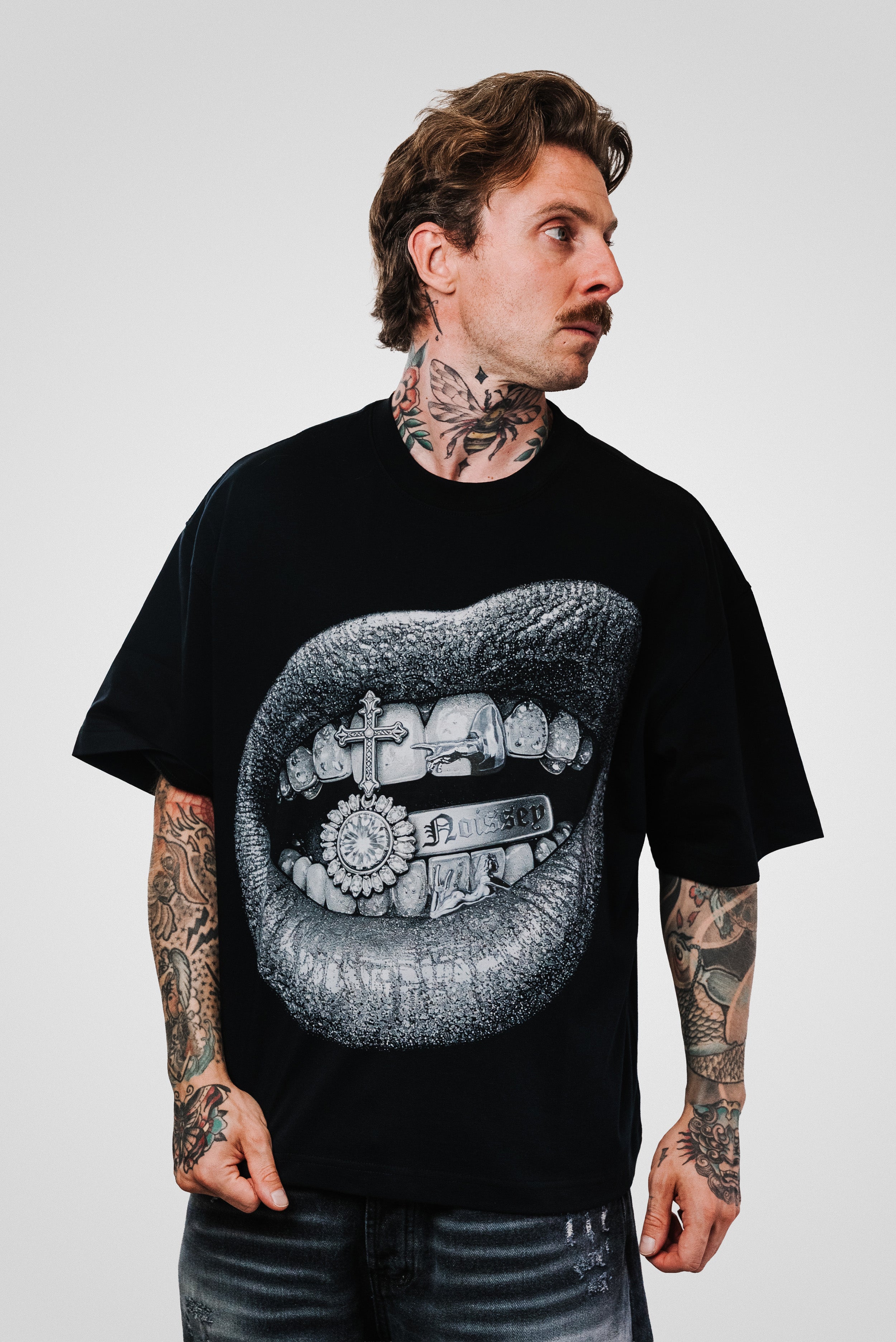 MOUTH SILVER HANDS BLACK BOXY TEE - Noissey Brand