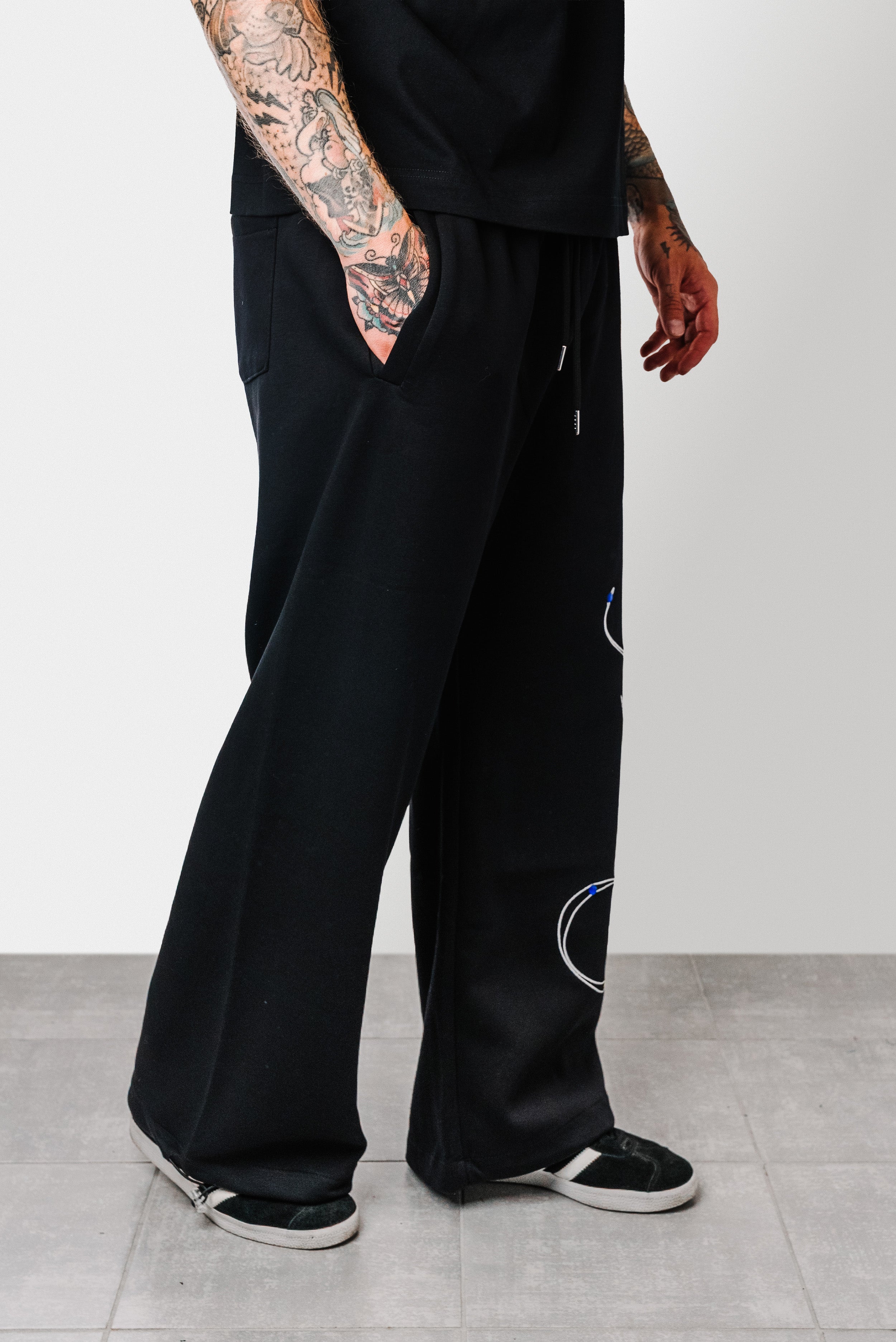 GEMS BLACK SWEATPANTS - Shoebuya Design