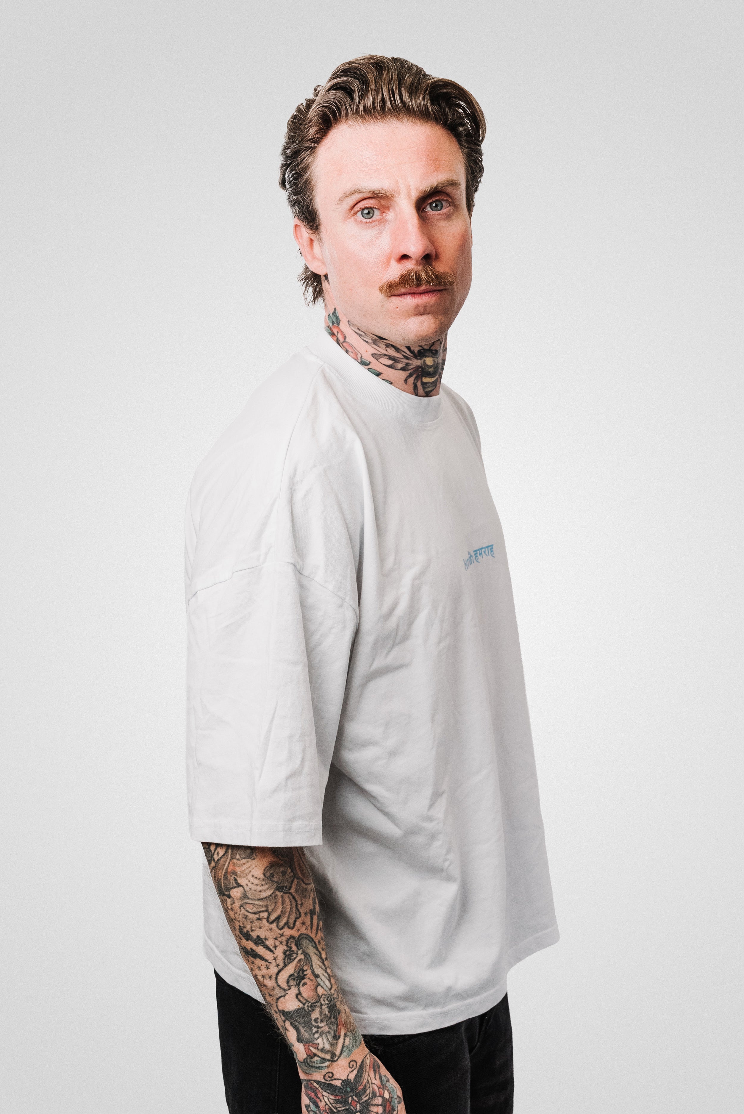 PARATA WHITE TEE - Hamrah Brand