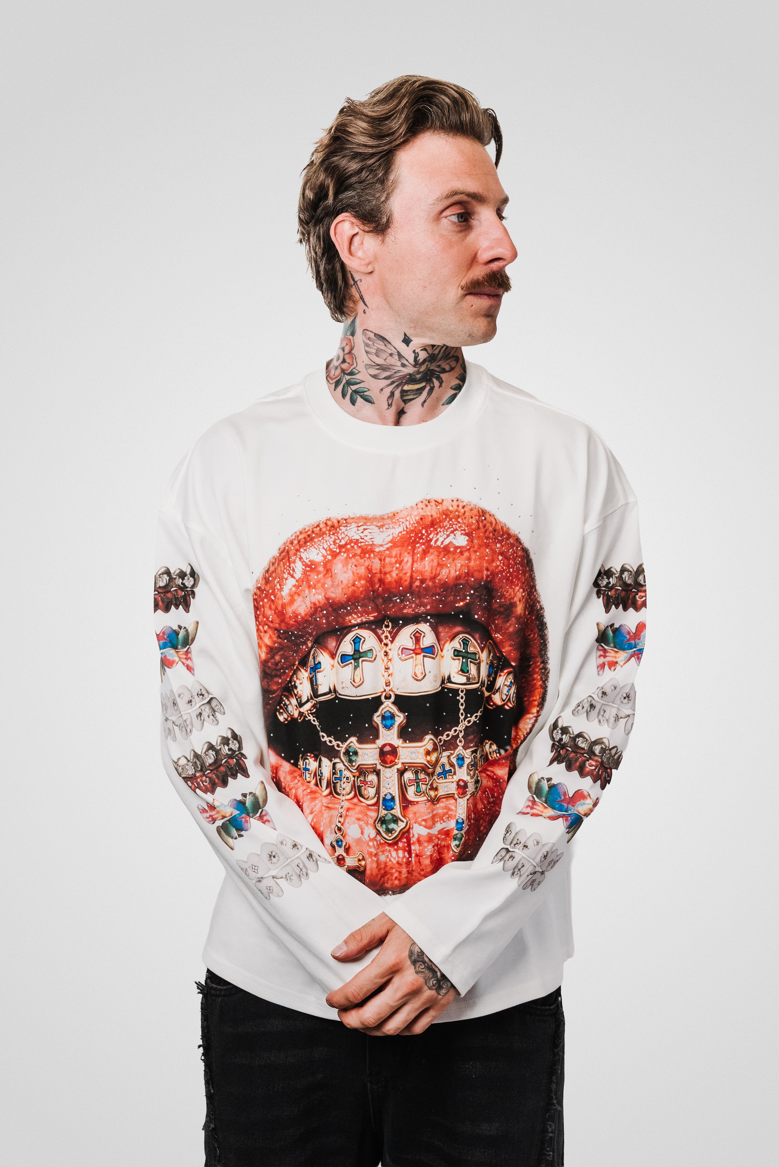 GOLD CHAIN GLITTER MOUTH WHITE BOXY LONGSLEEVE - Noissey Brand